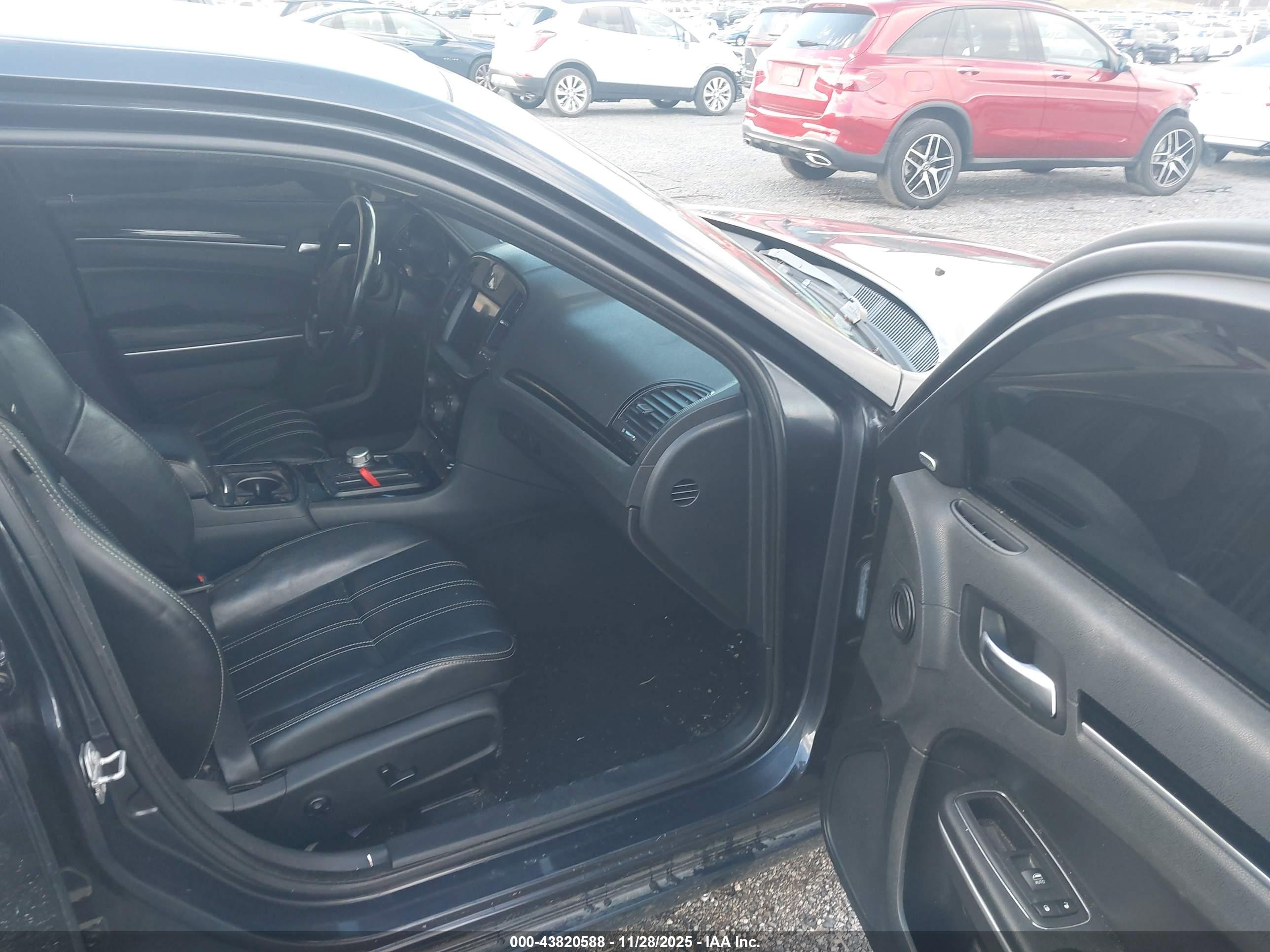 CHRYSLER 300 image 5
