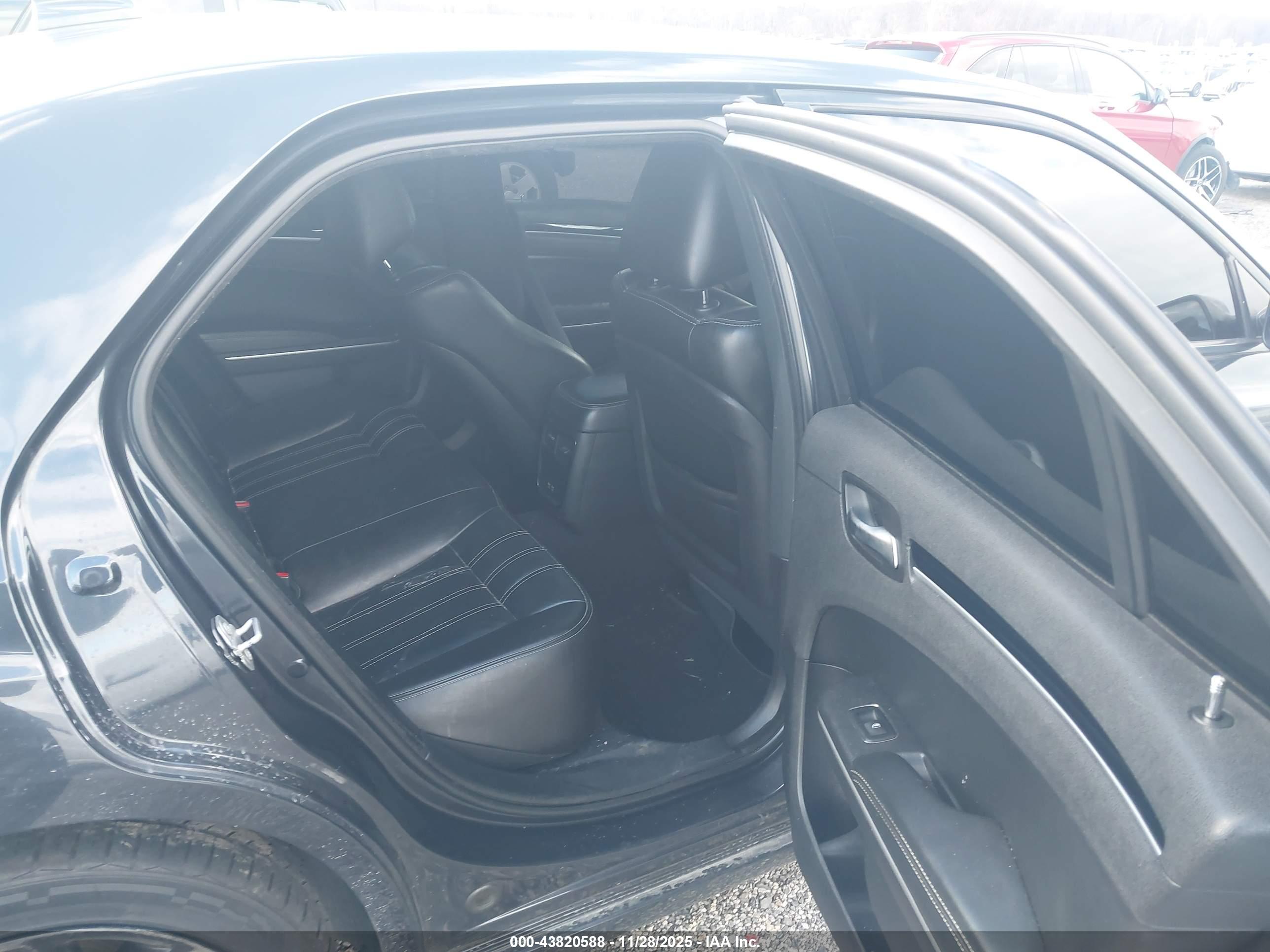 CHRYSLER 300 image 8