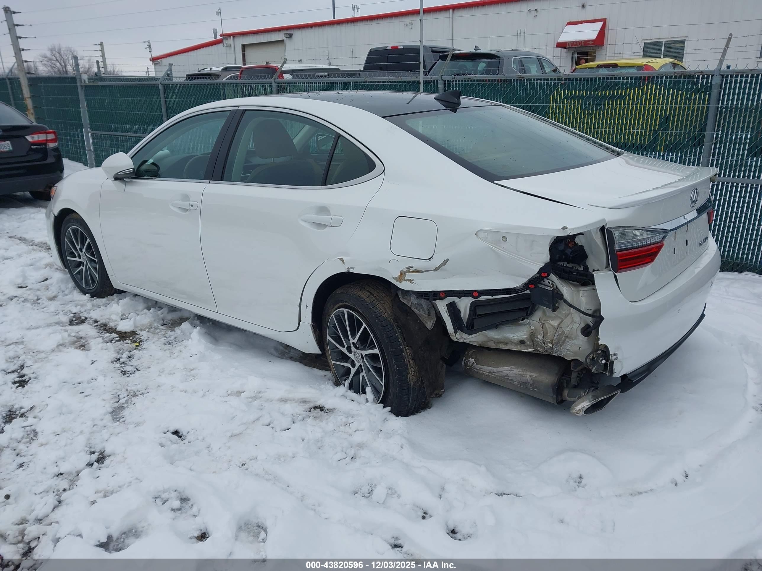 LEXUS ES image 3