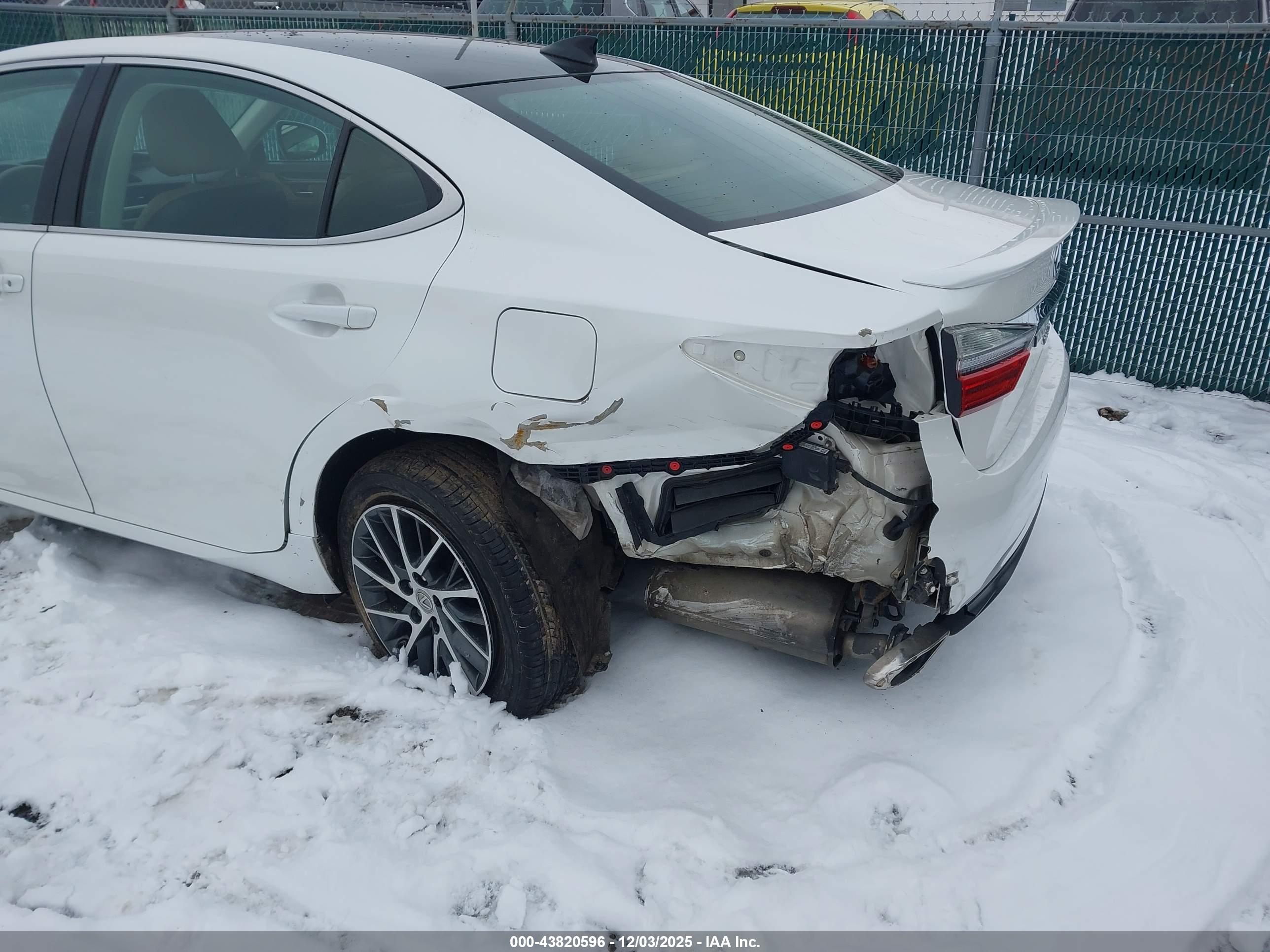 LEXUS ES image 6