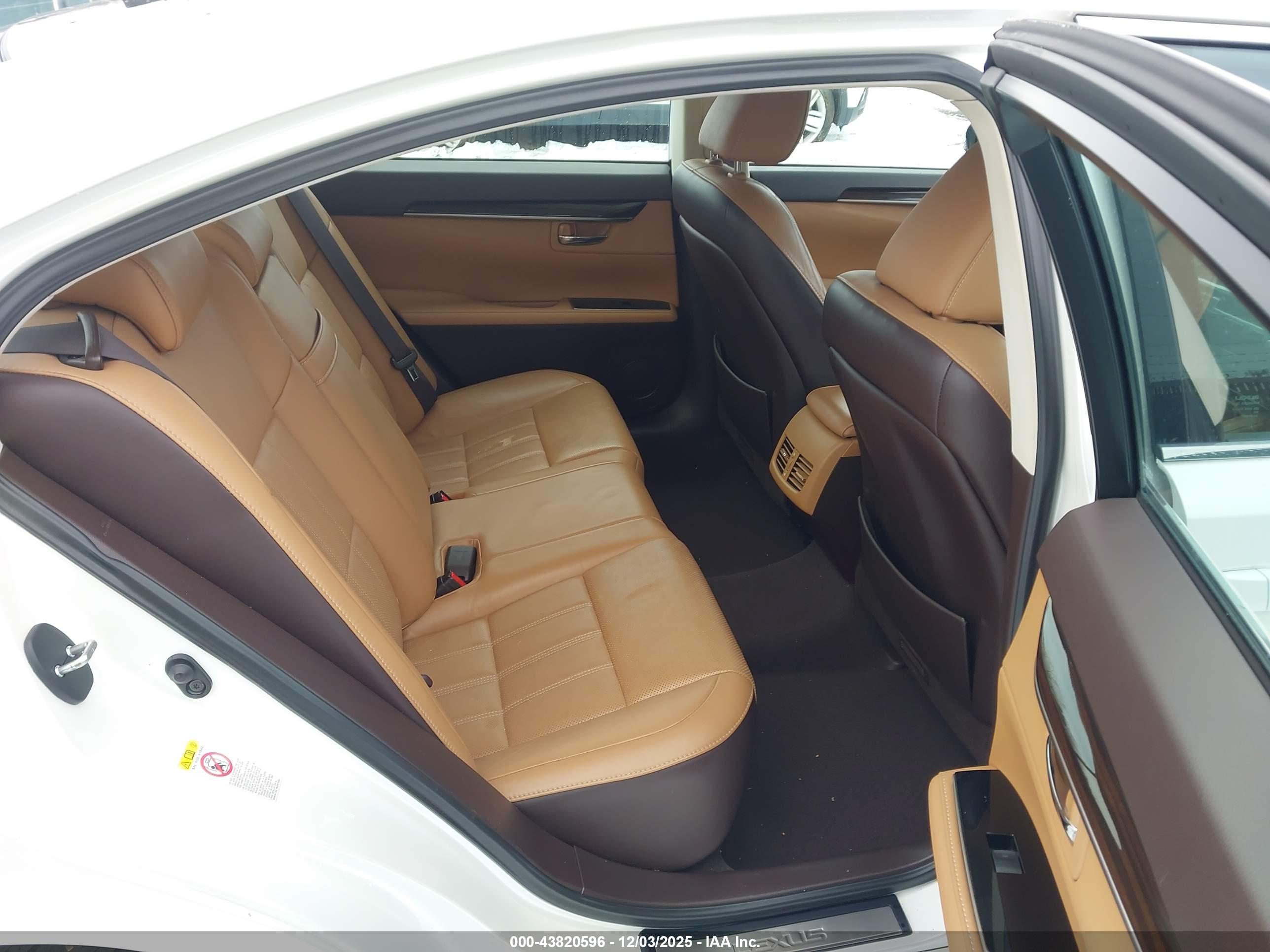 LEXUS ES image 8