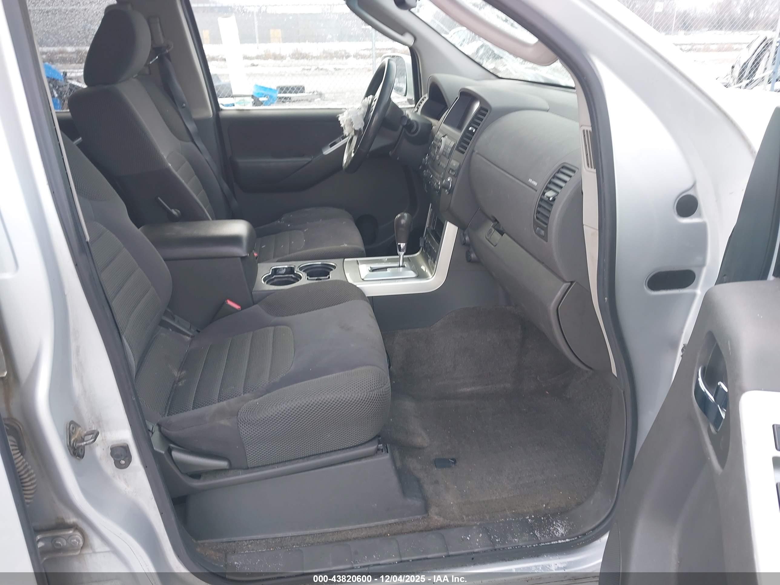 NISSAN PATHFINDER image 5
