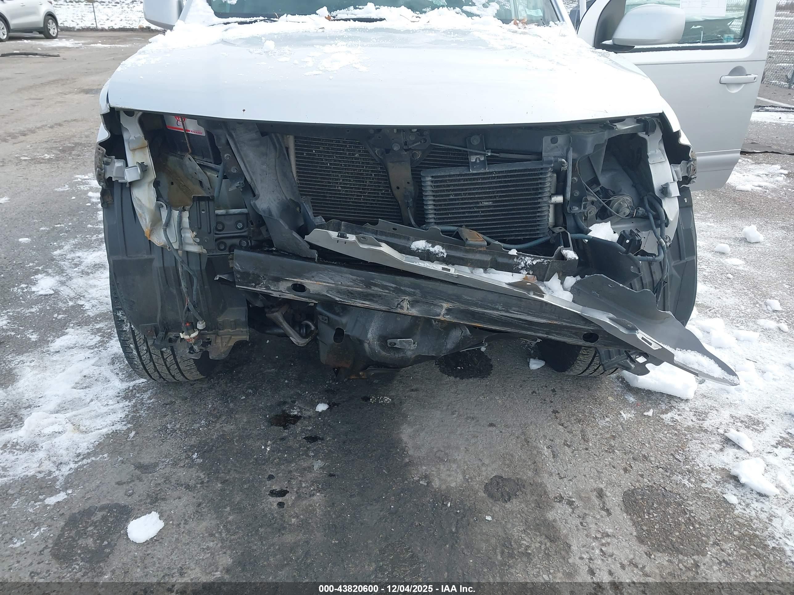 NISSAN PATHFINDER image 6