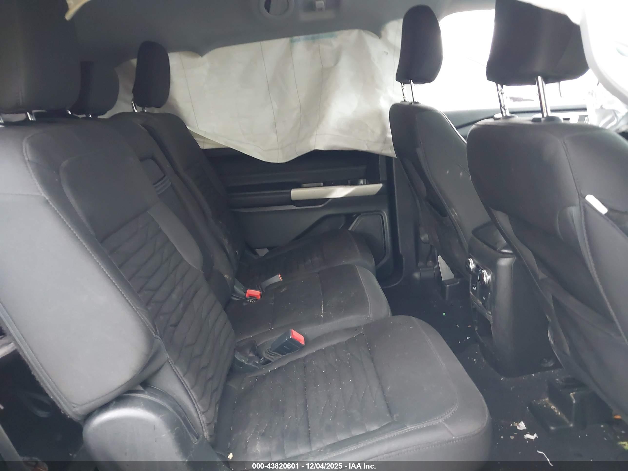 FORD EXPLORER image 8