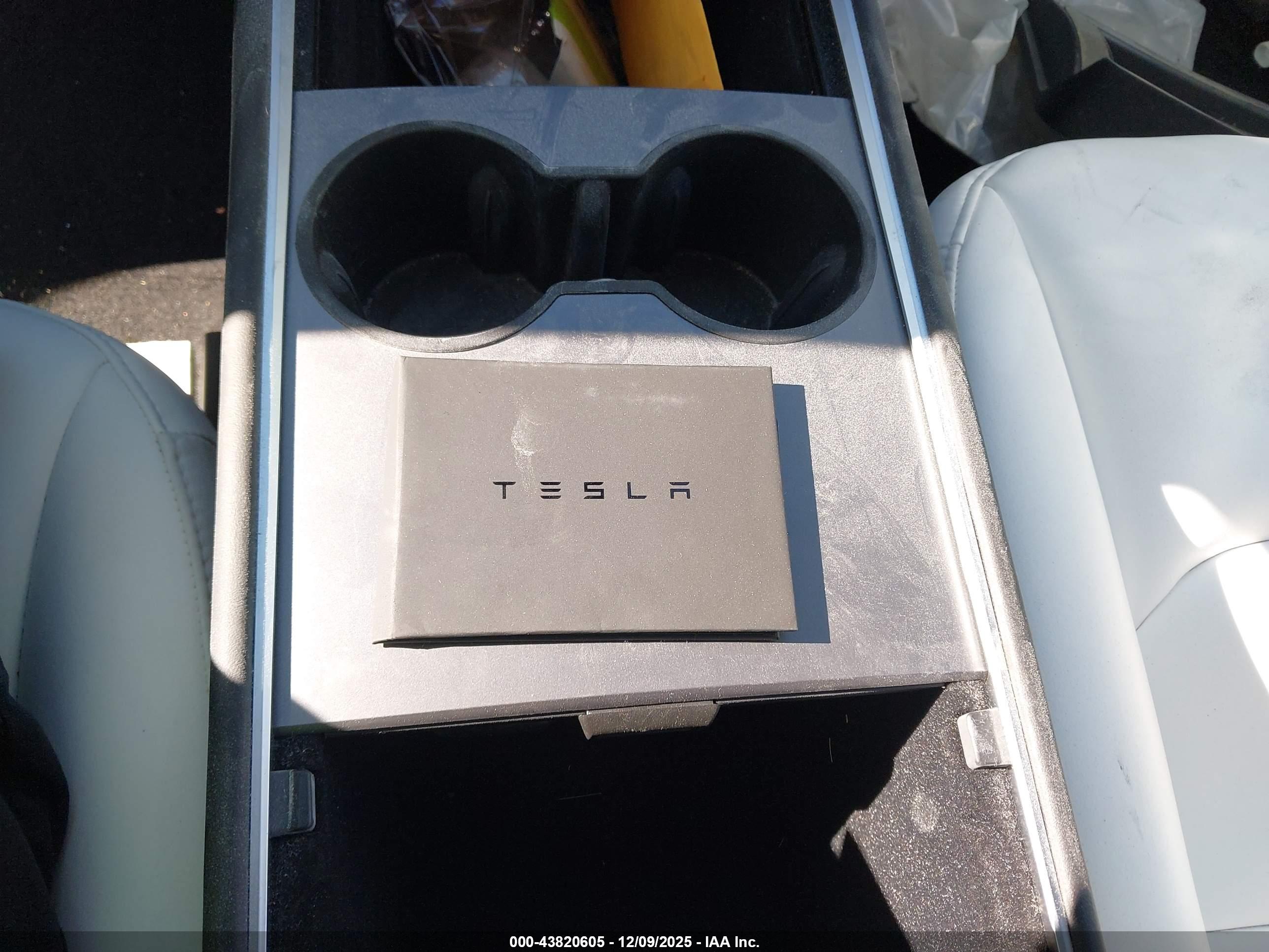TESLA MODEL image 11