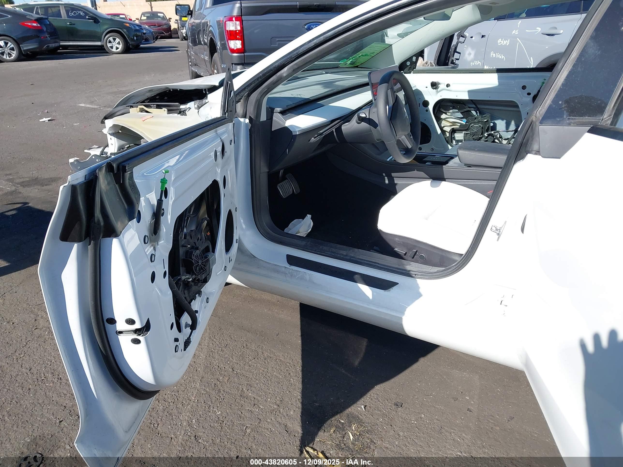 TESLA MODEL image 5