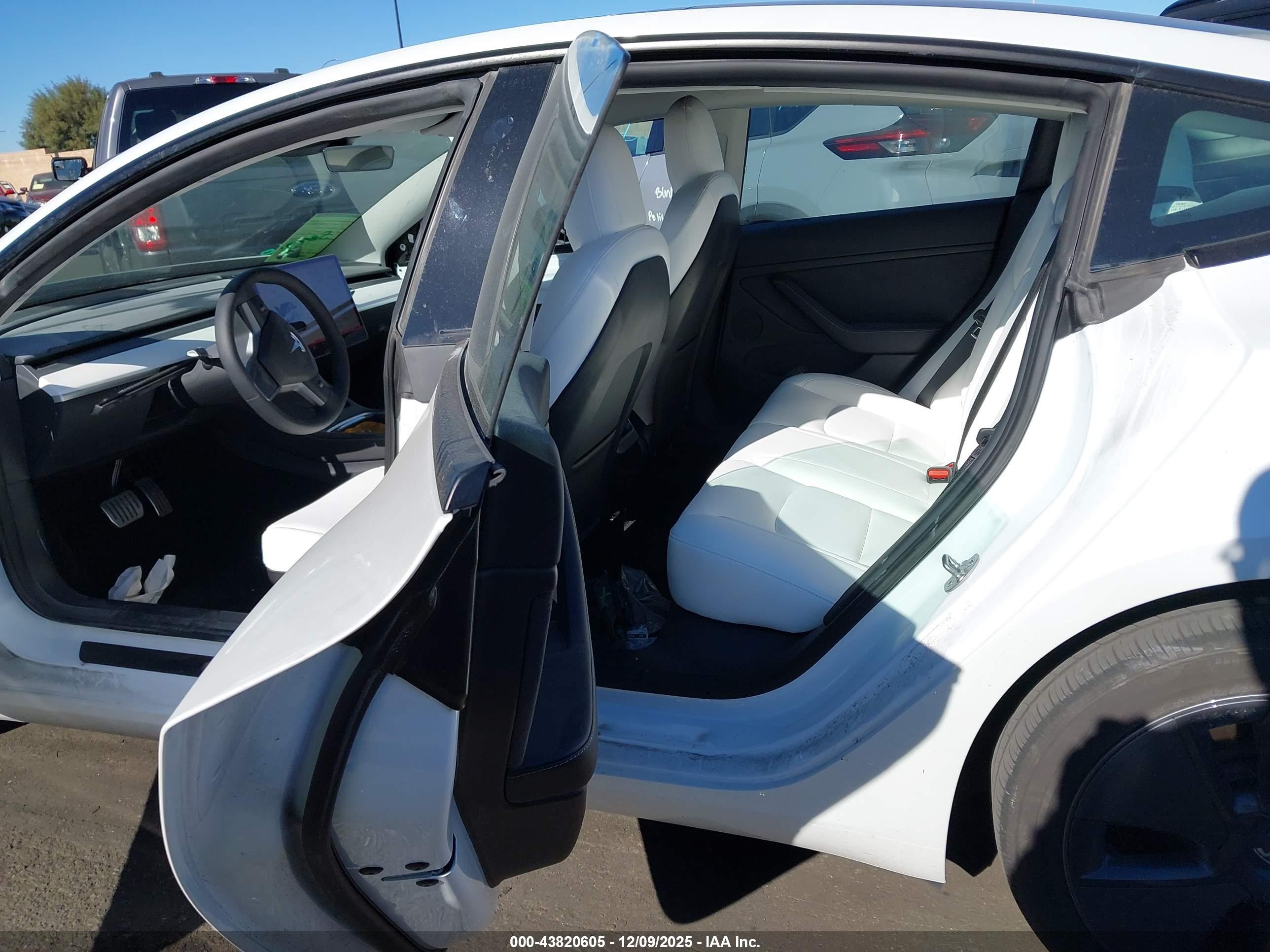 TESLA MODEL image 8