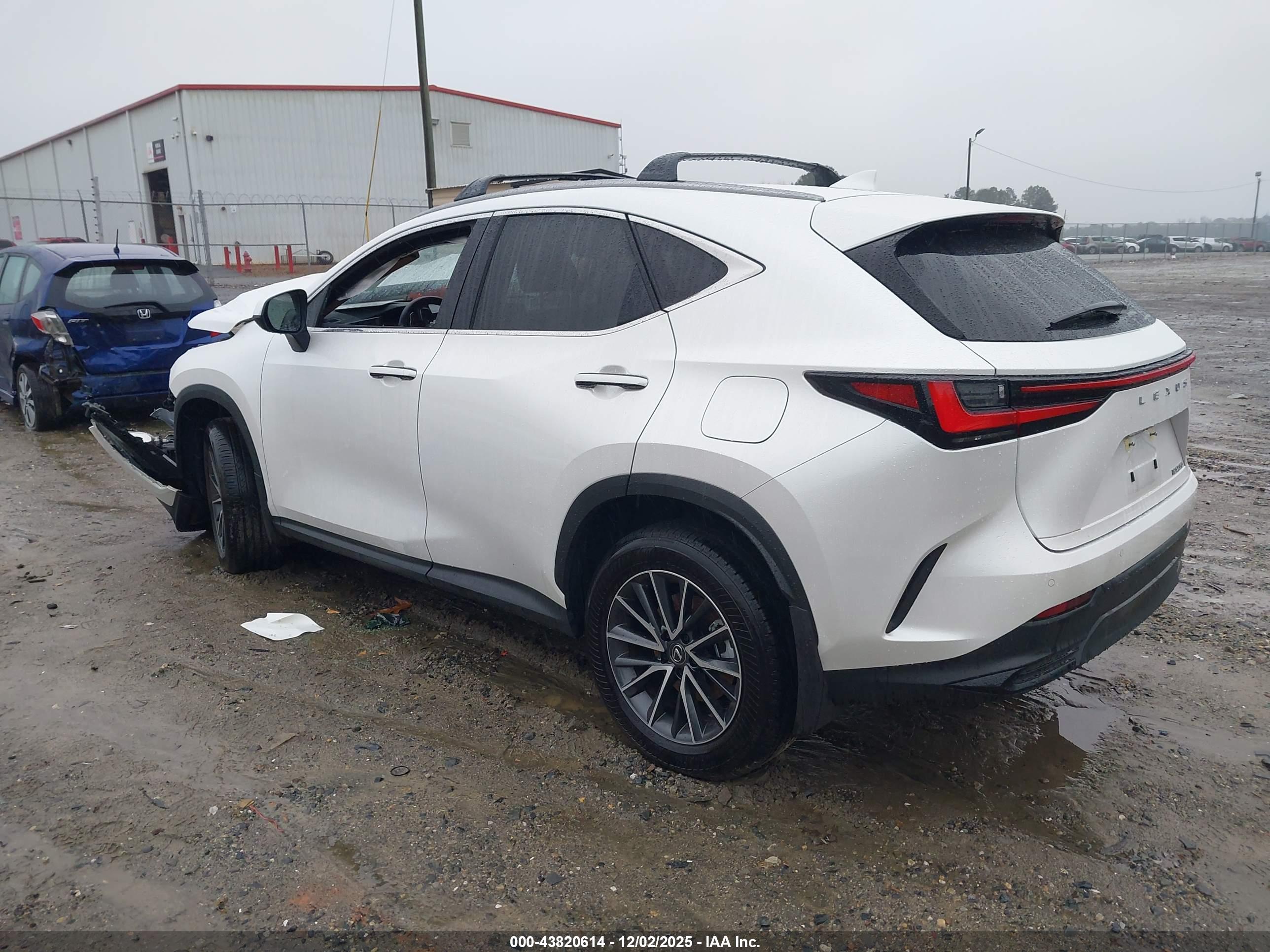 LEXUS NX image 3