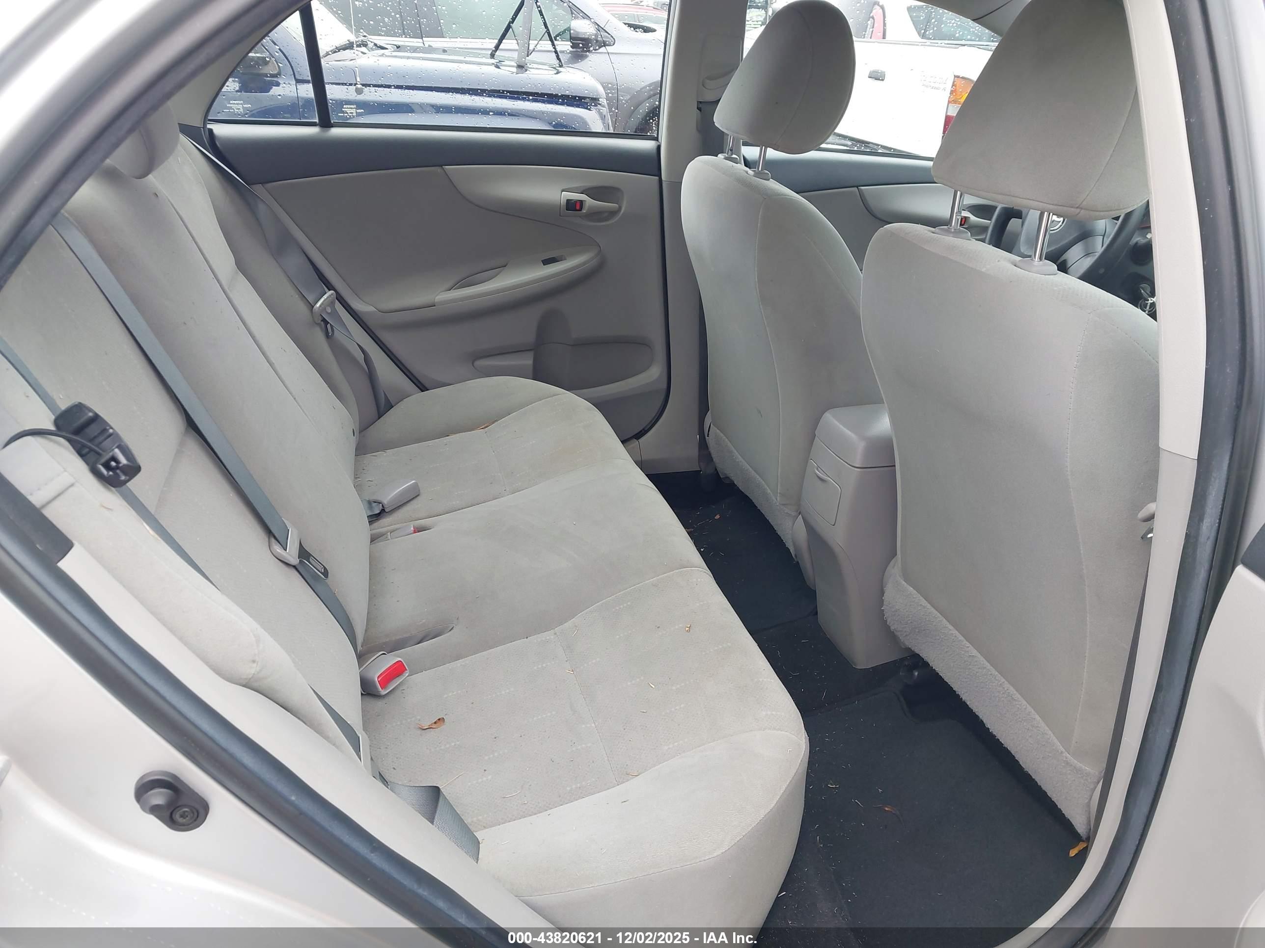 TOYOTA COROLLA image 8
