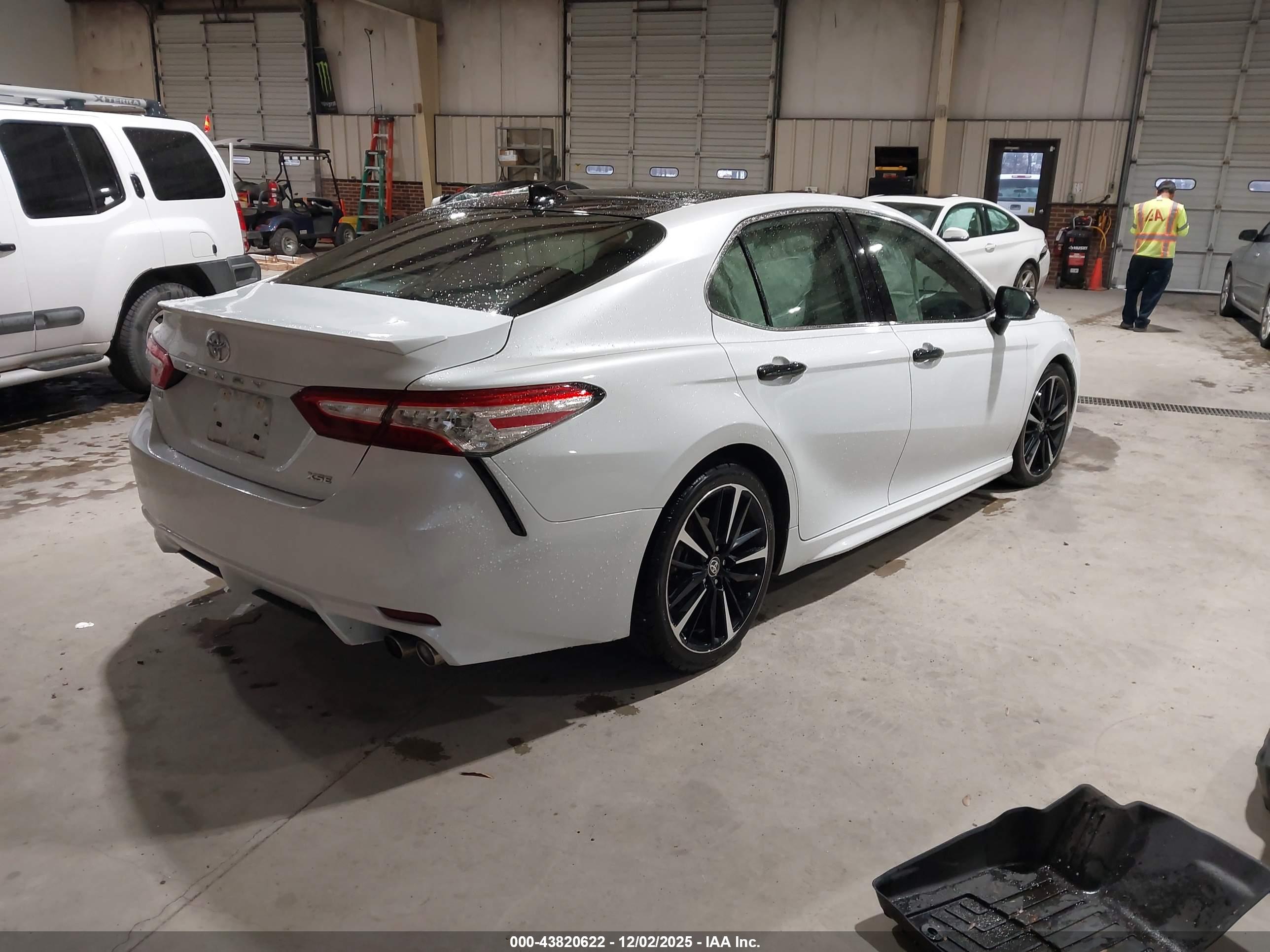 TOYOTA CAMRY image 4