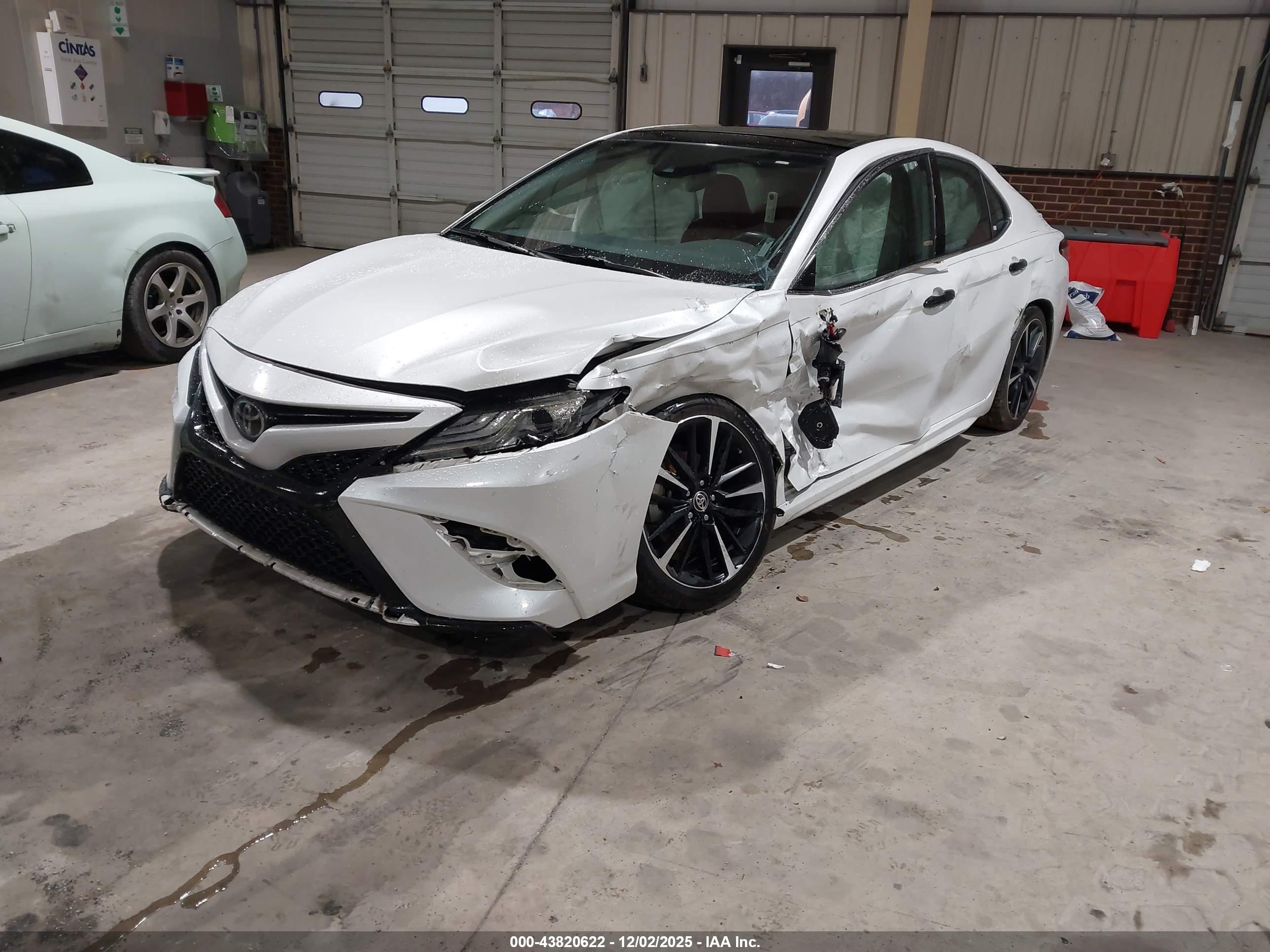 TOYOTA CAMRY image 6