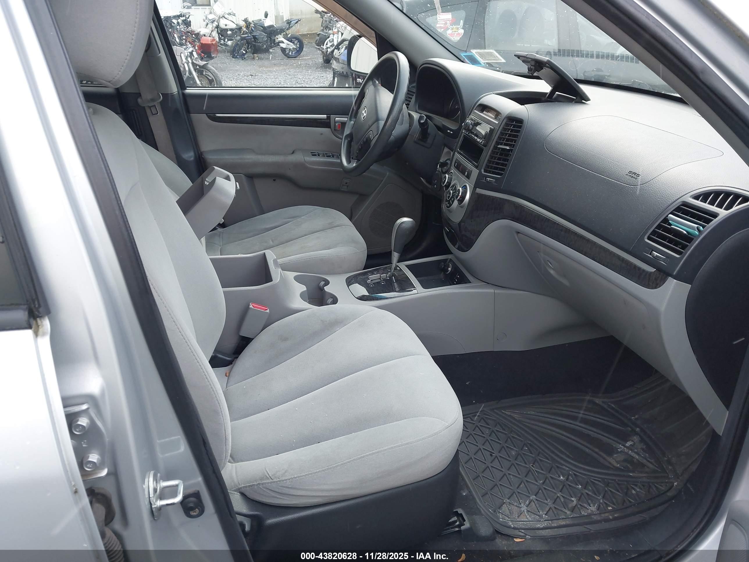 HYUNDAI SANTA image 5
