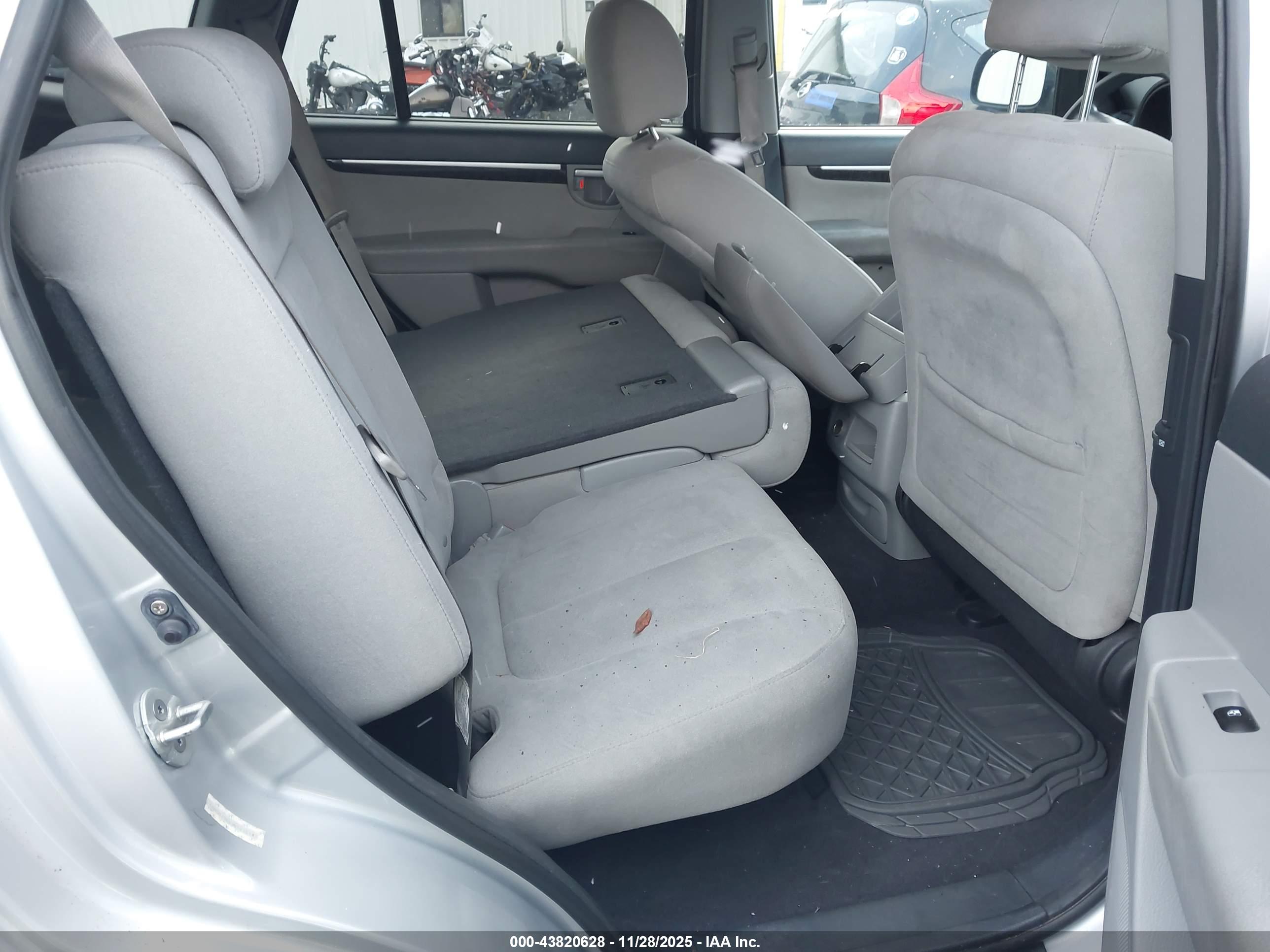 HYUNDAI SANTA image 8
