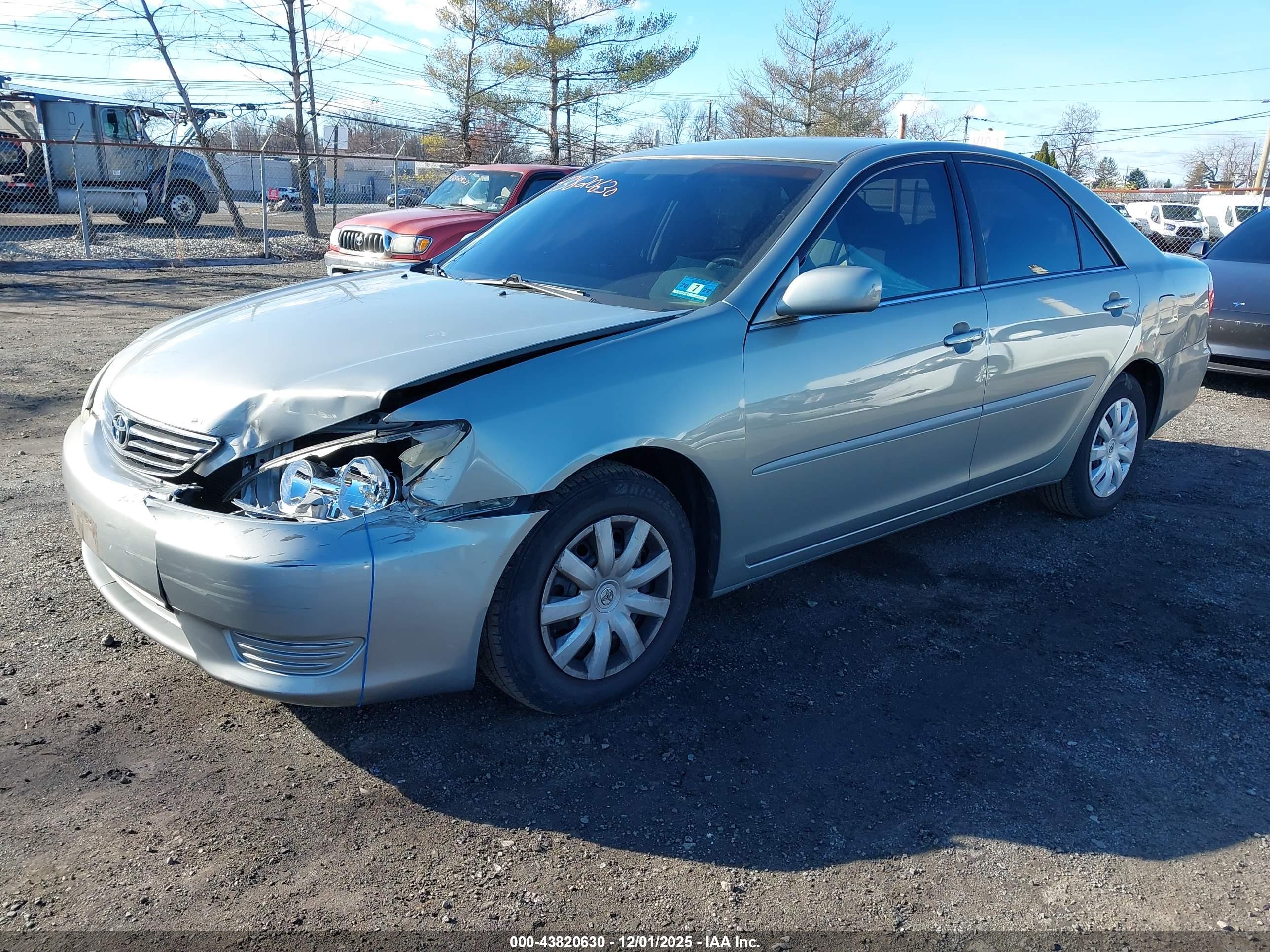 TOYOTA CAMRY image 2