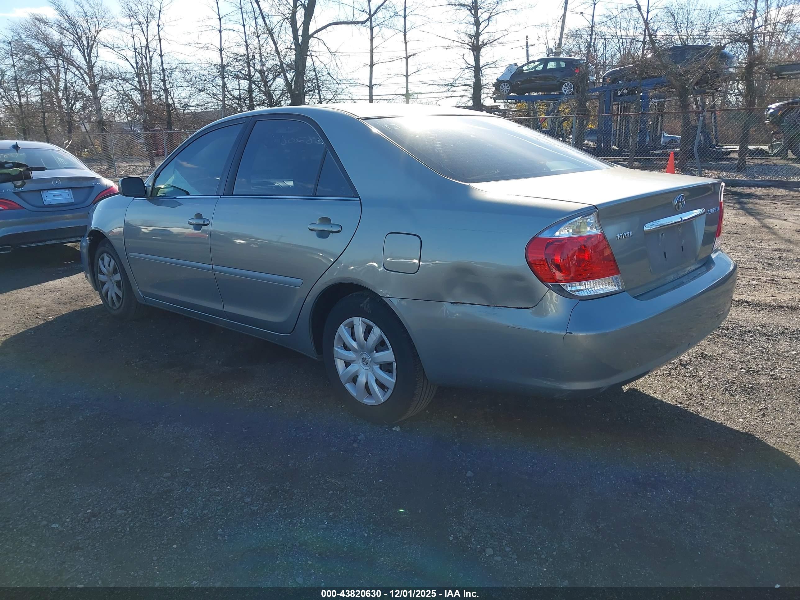 TOYOTA CAMRY image 3