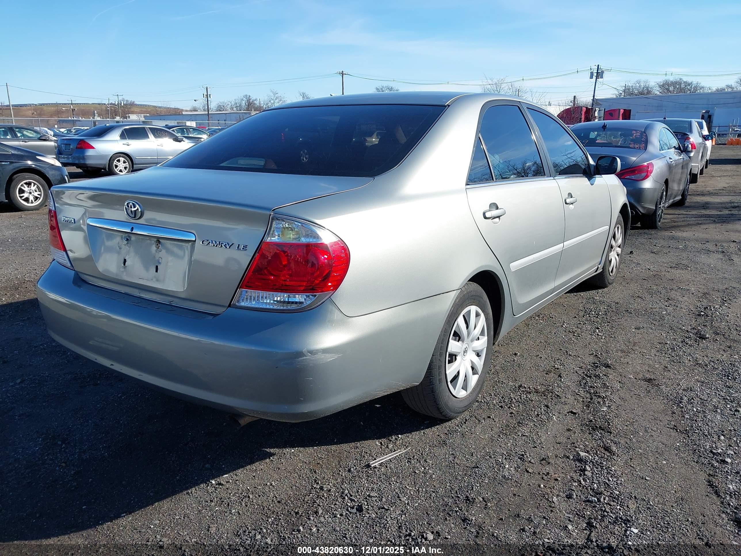 TOYOTA CAMRY image 4
