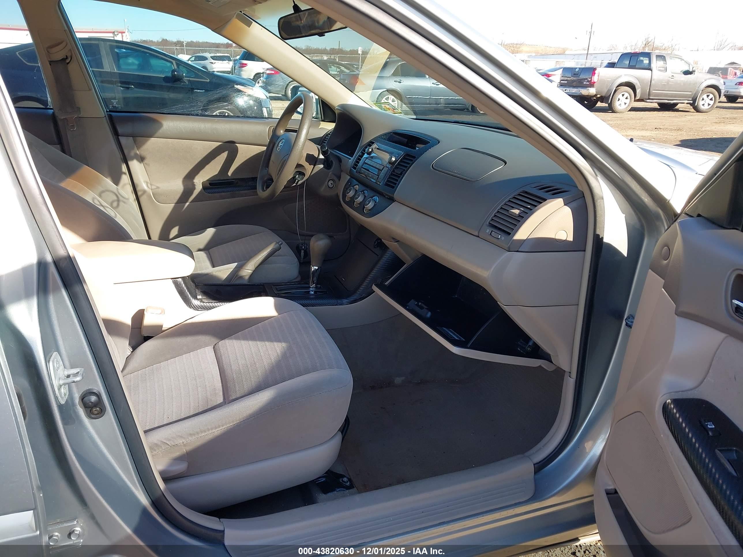TOYOTA CAMRY image 5
