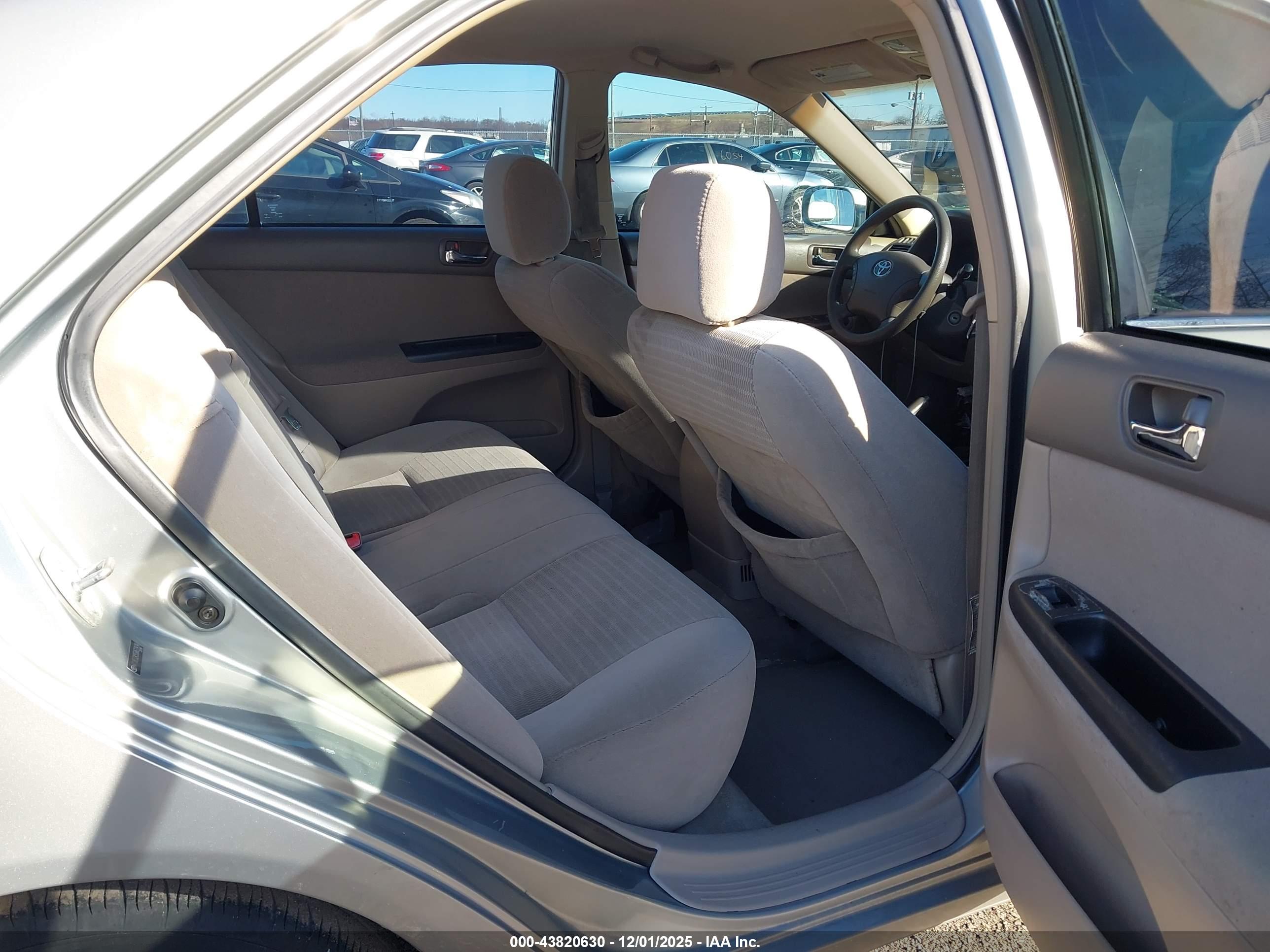 TOYOTA CAMRY image 8