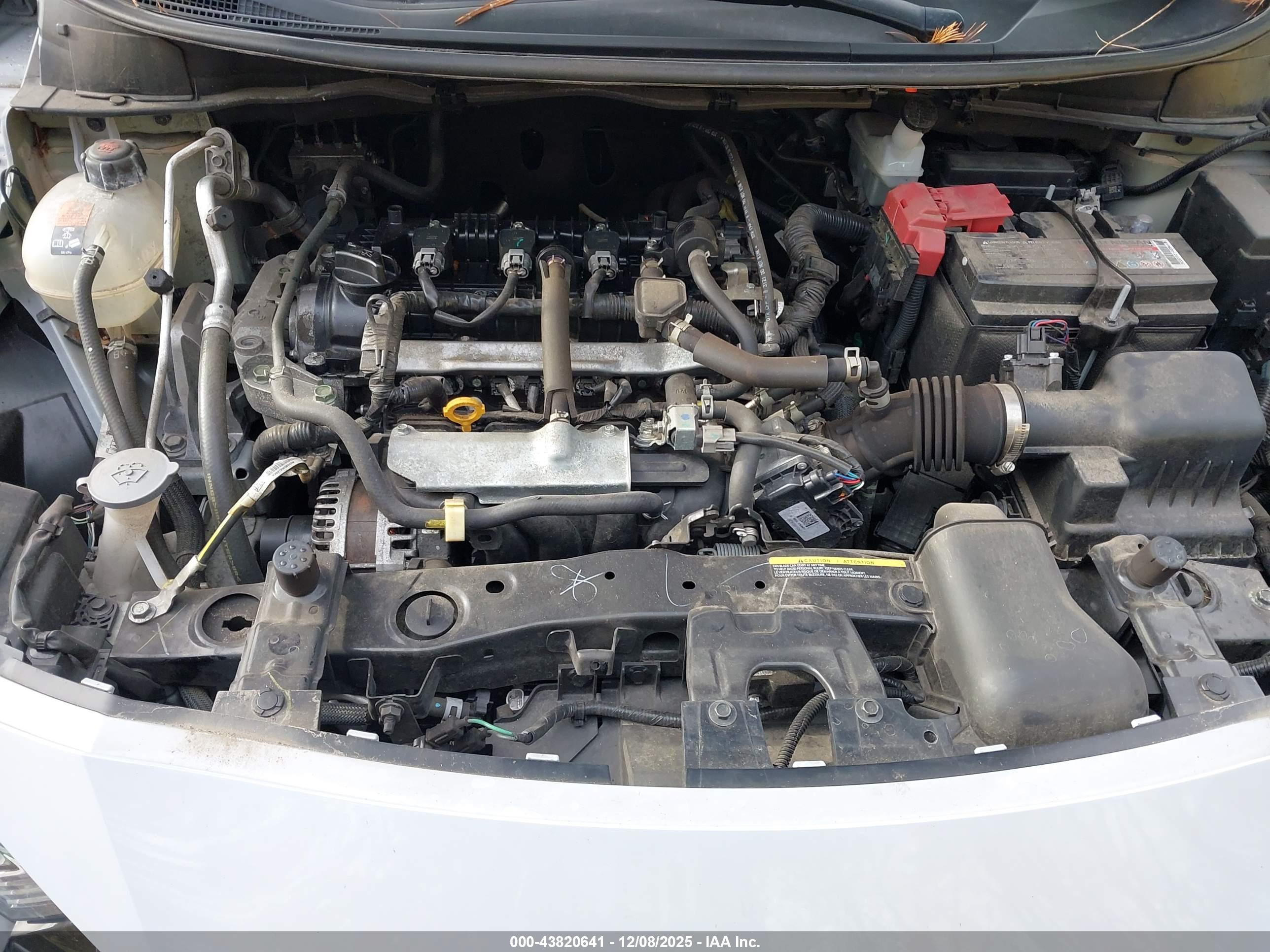 NISSAN VERSA image 10