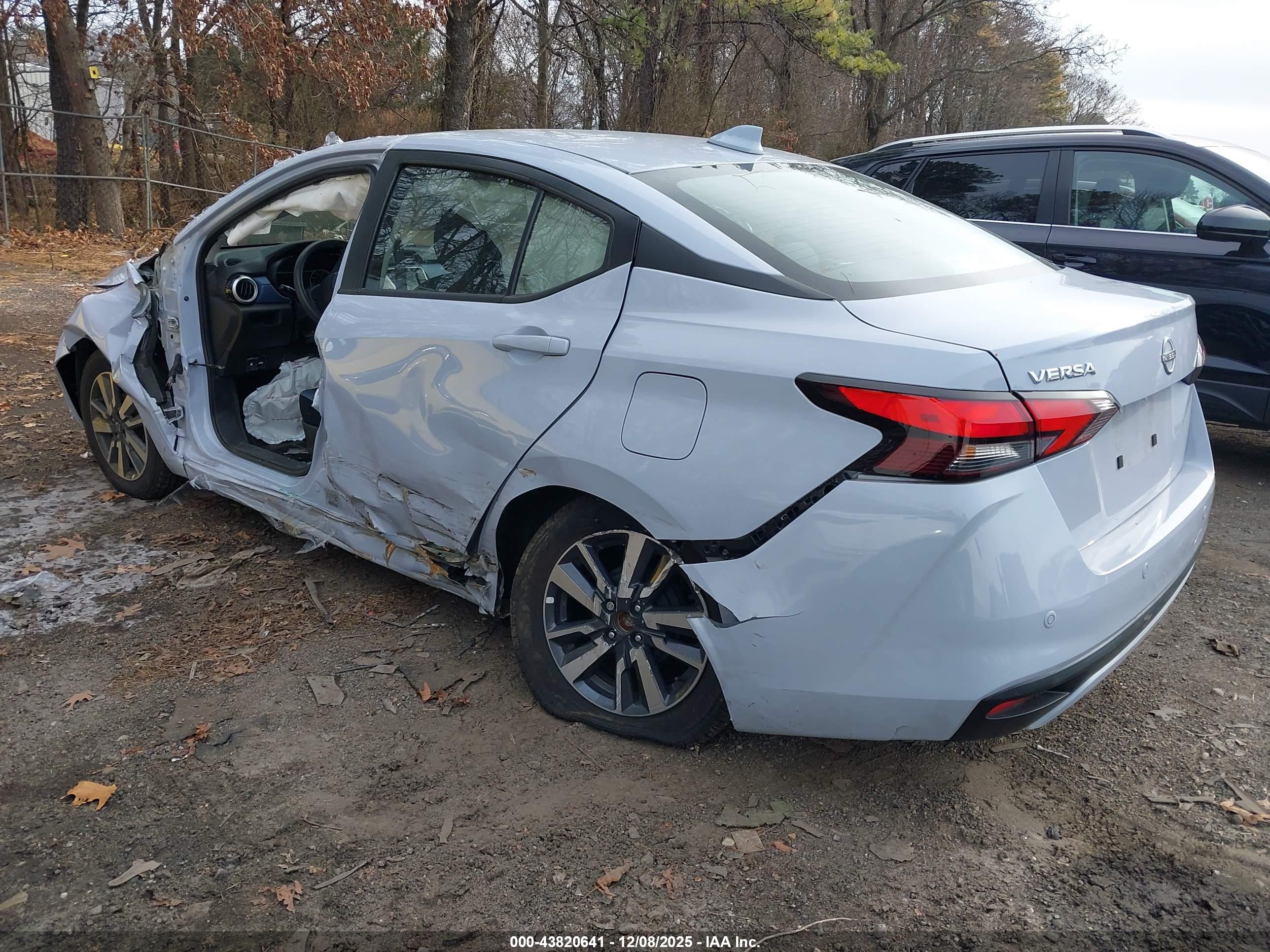 NISSAN VERSA image 3