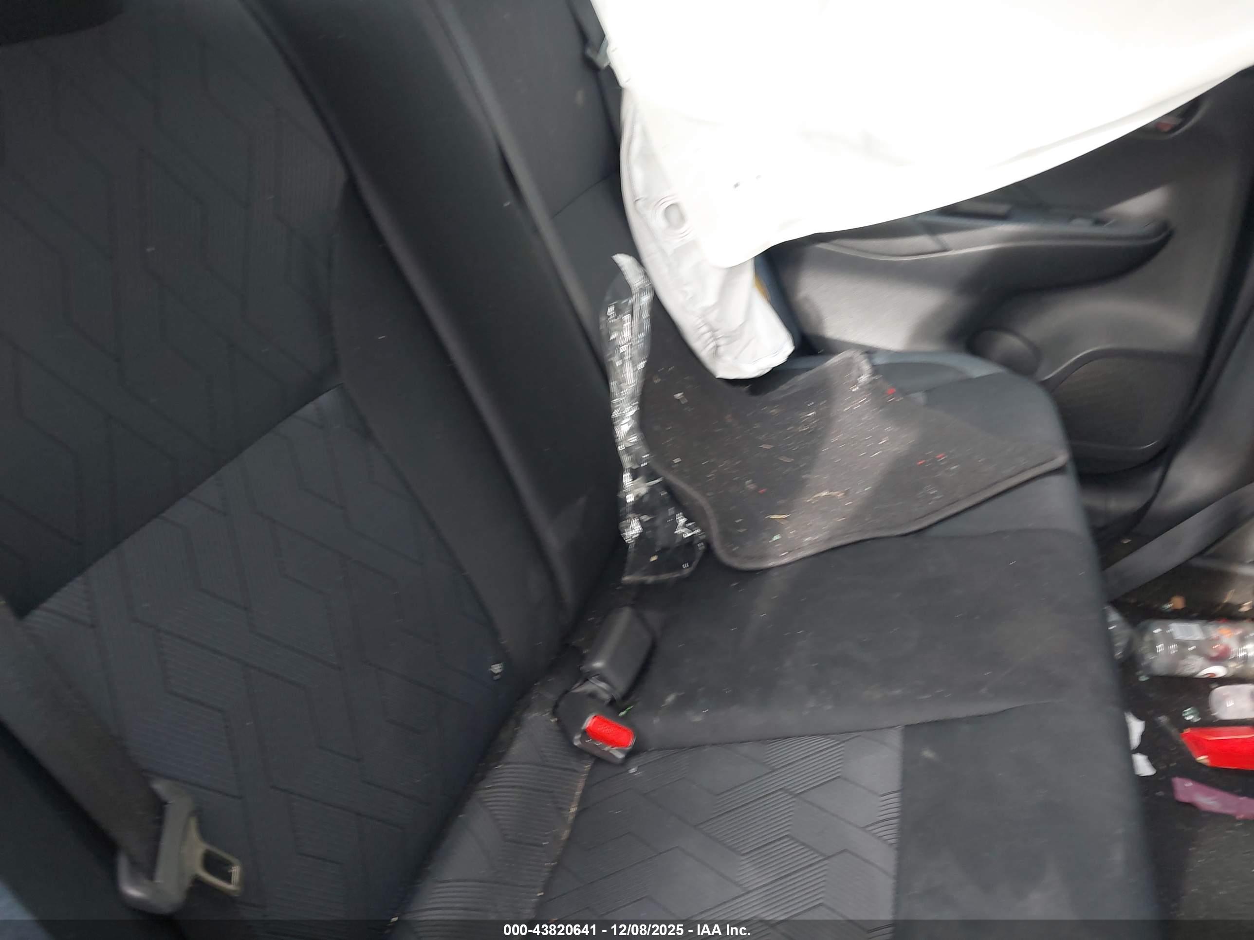 NISSAN VERSA image 8