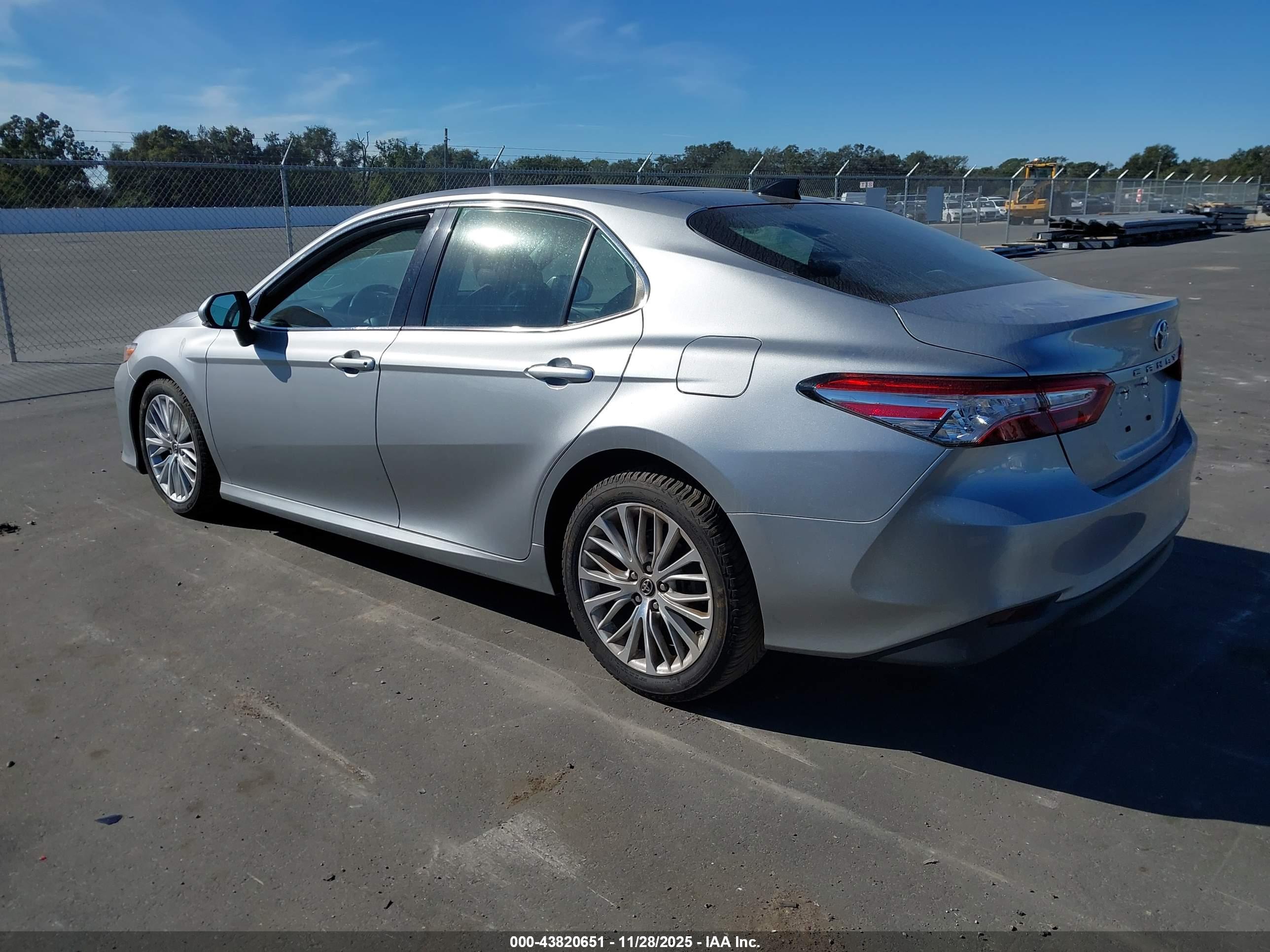 TOYOTA CAMRY image 3