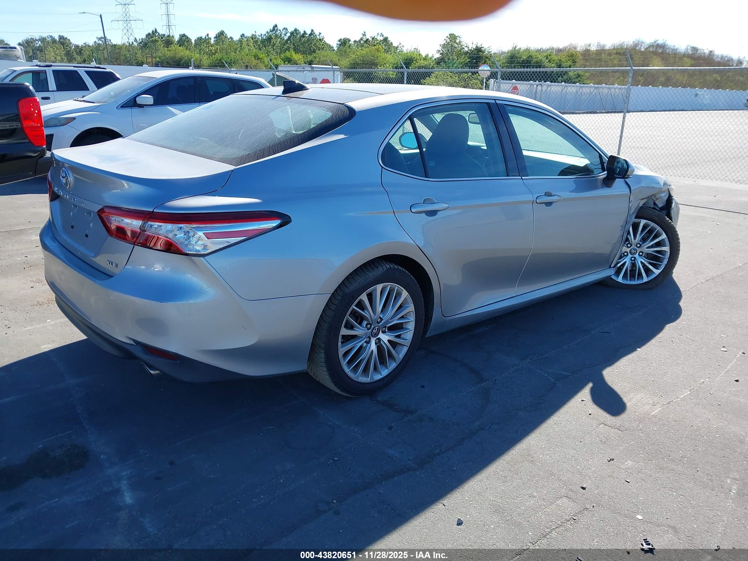 TOYOTA CAMRY image 4