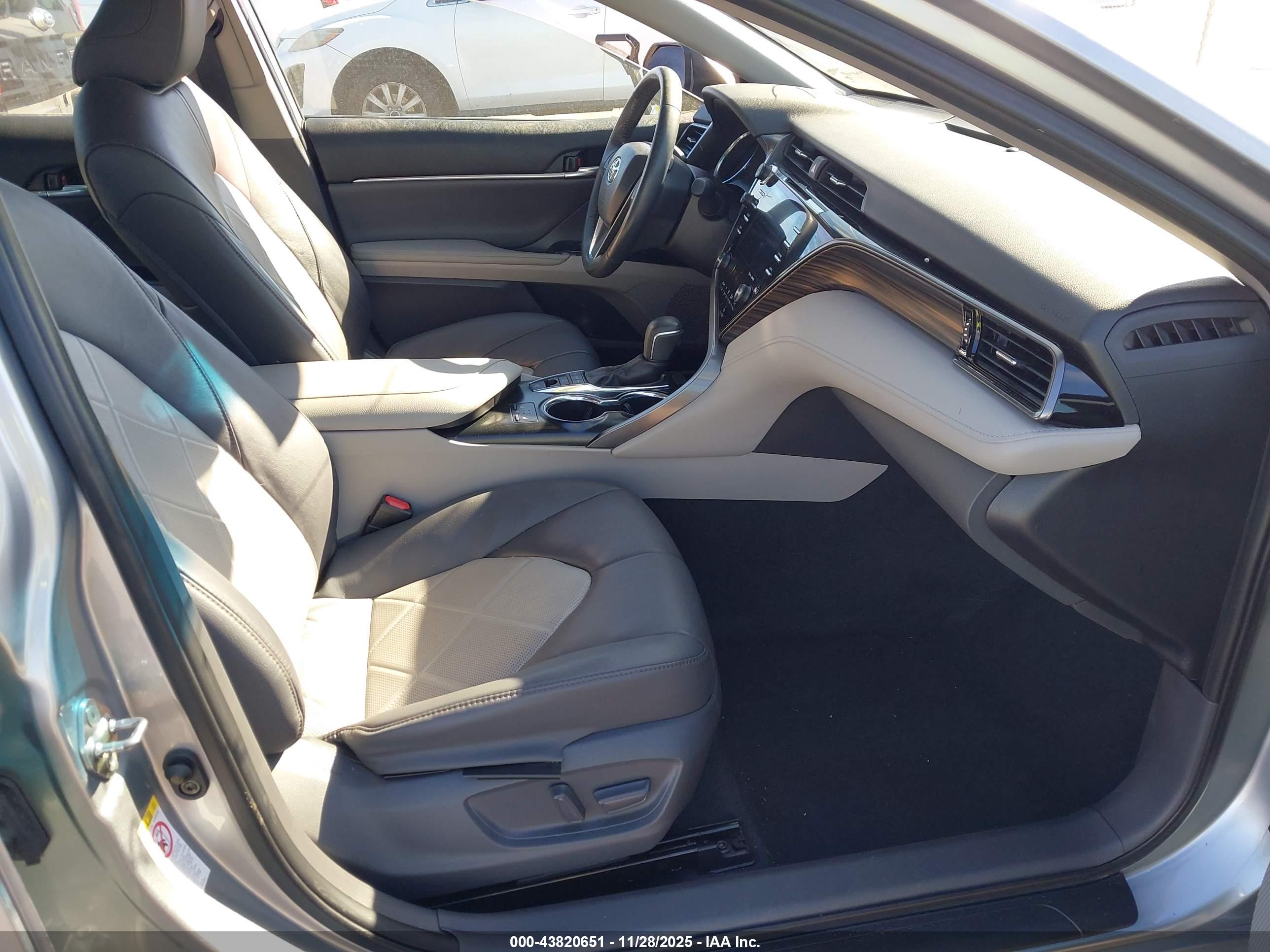 TOYOTA CAMRY image 5