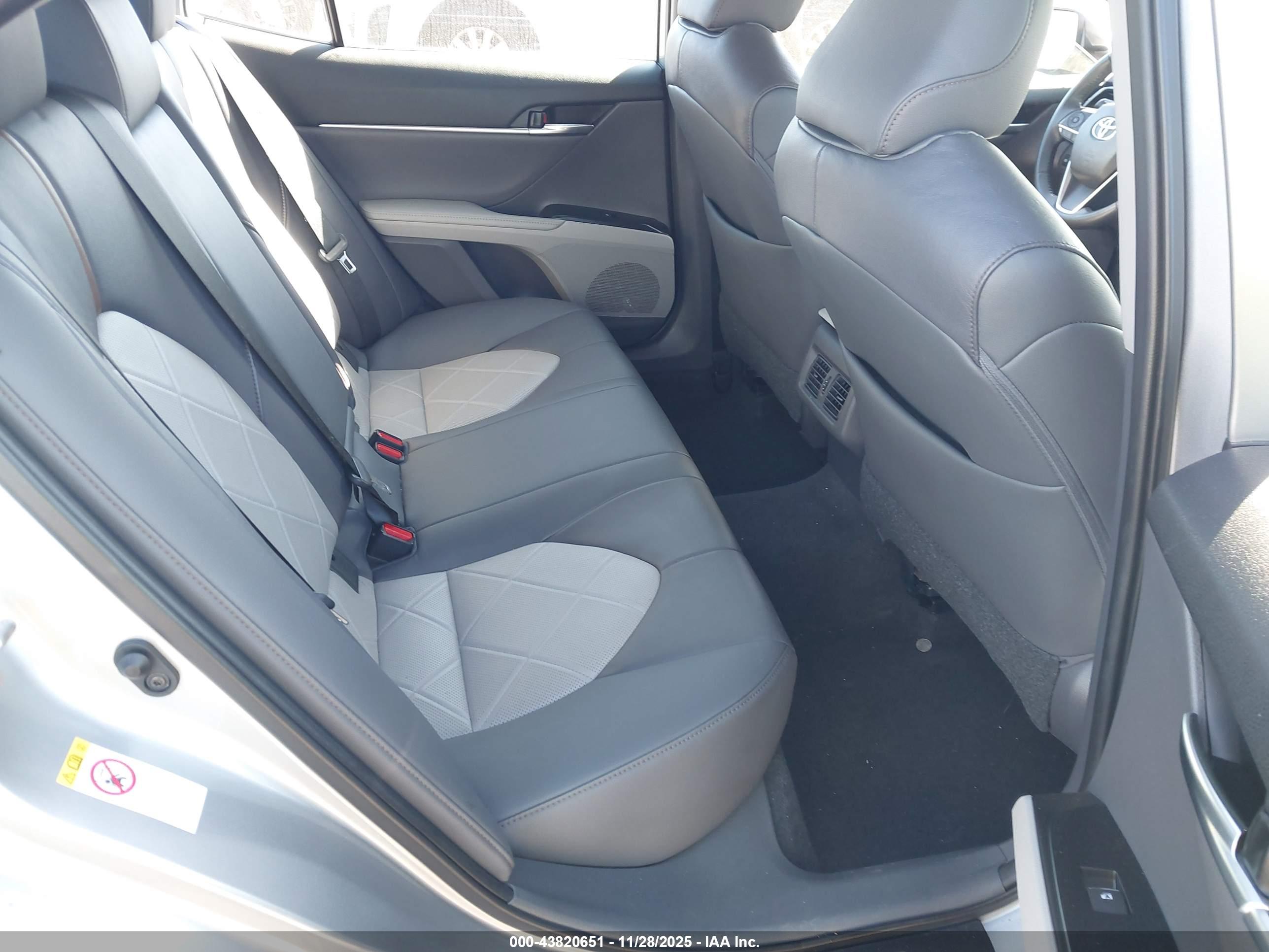 TOYOTA CAMRY image 8