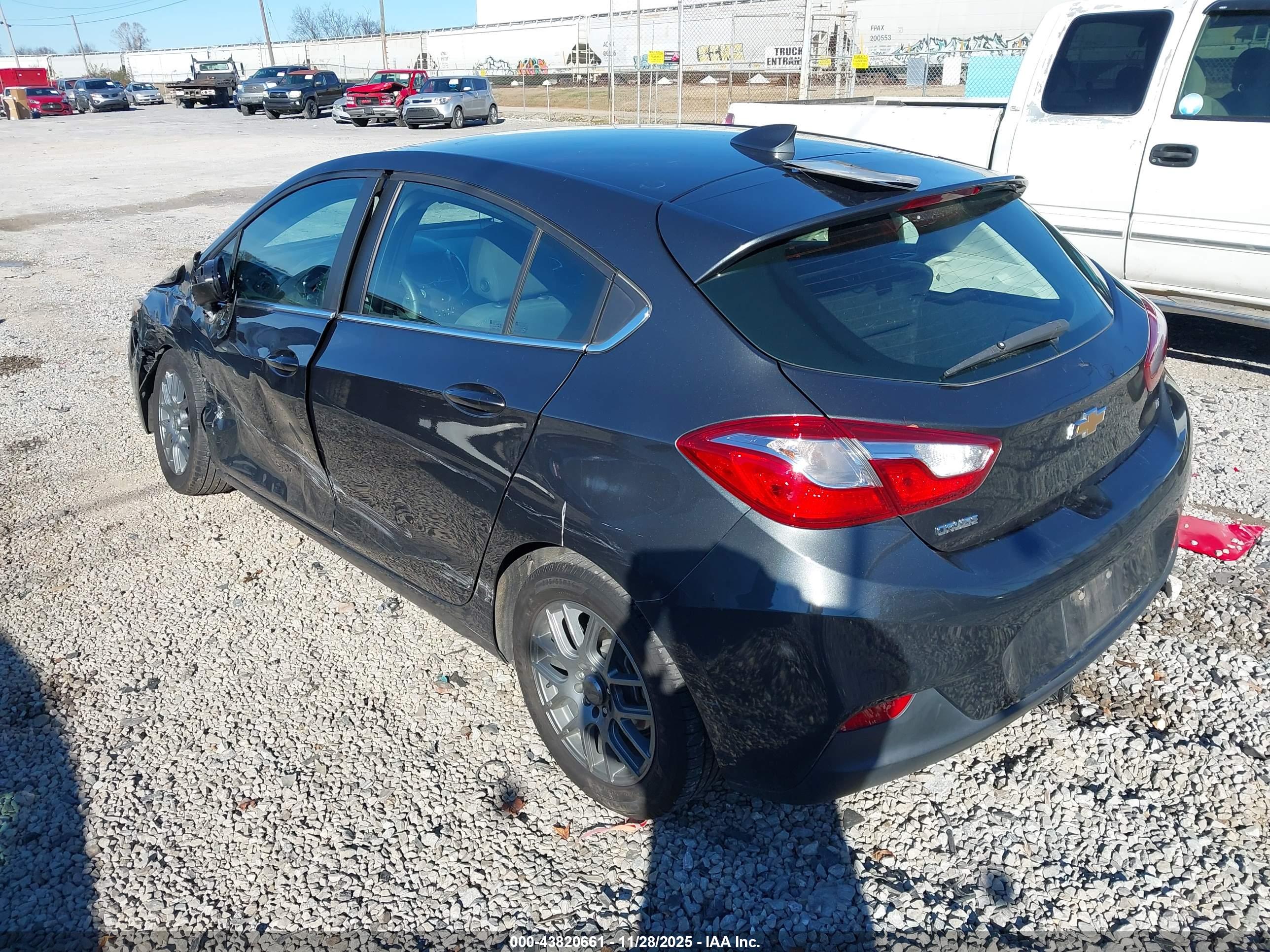 CHEVROLET CRUZE image 3