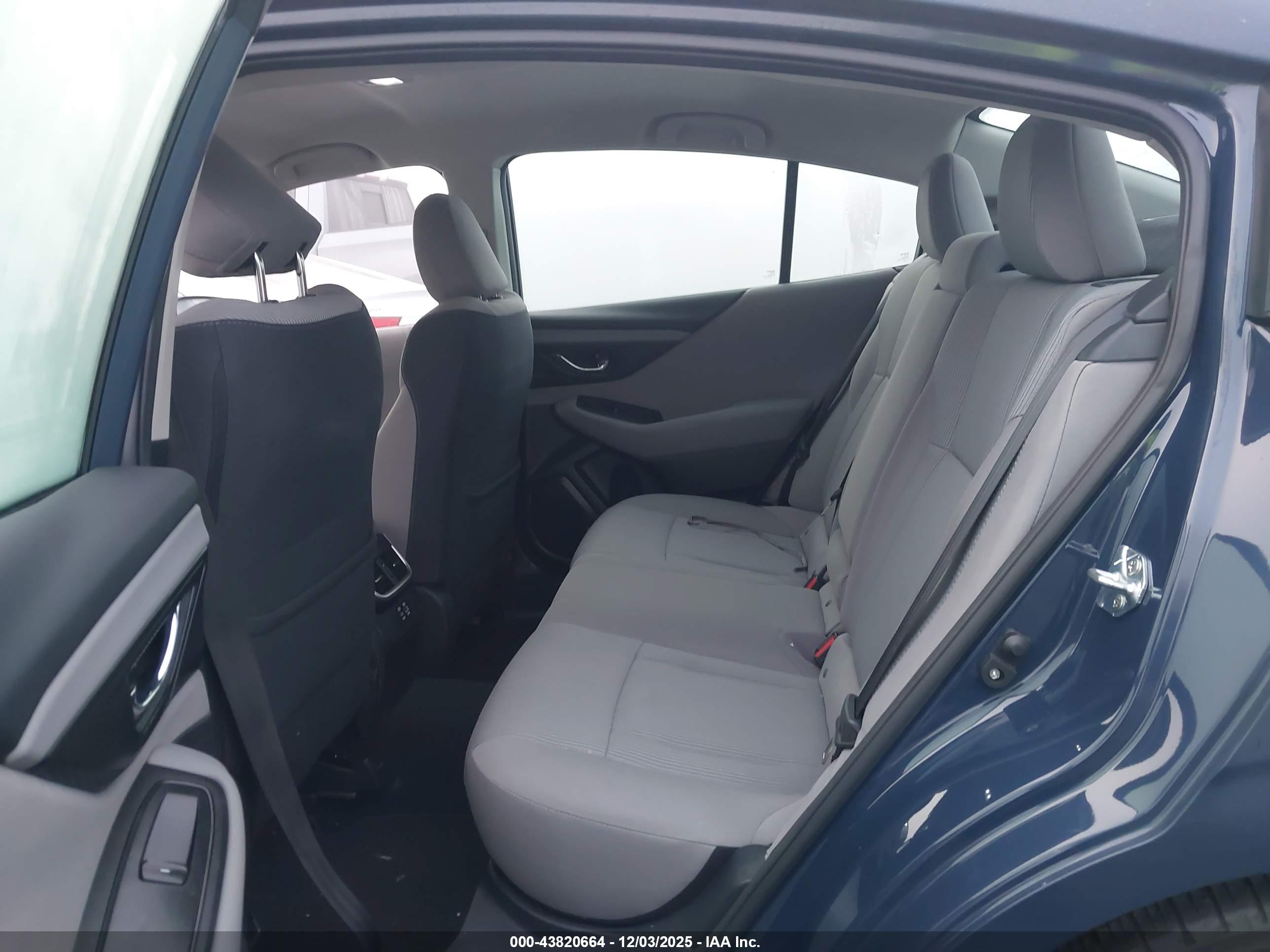 SUBARU LEGACY image 8