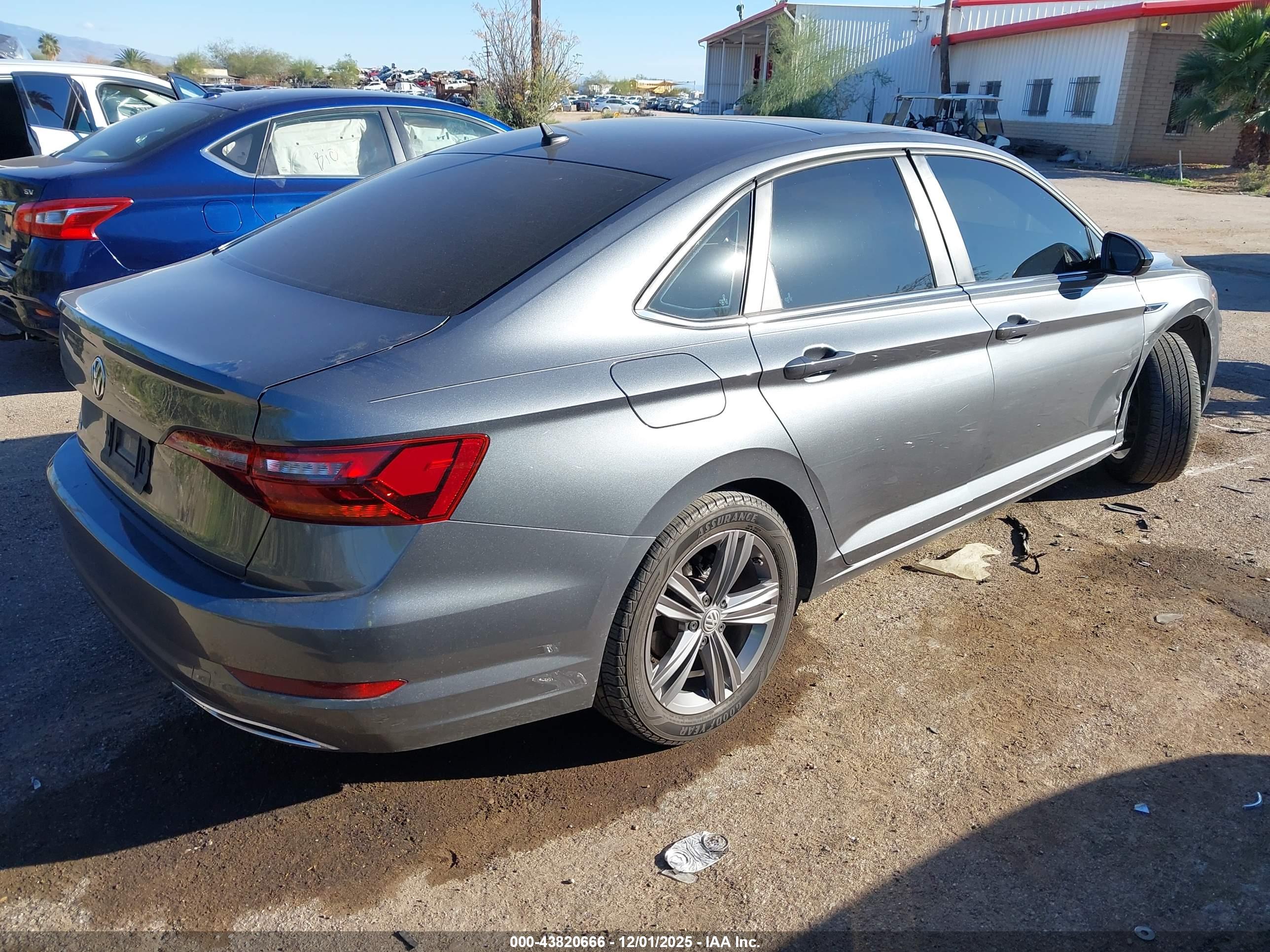 VOLKSWAGEN JETTA image 4