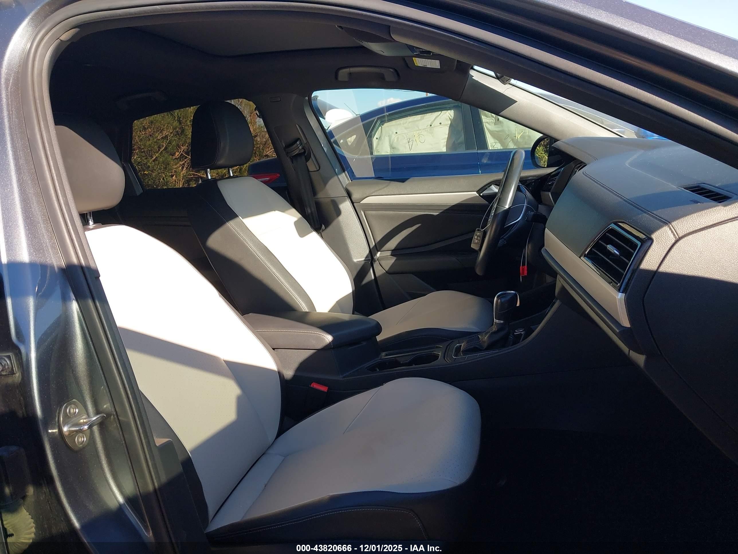 VOLKSWAGEN JETTA image 5