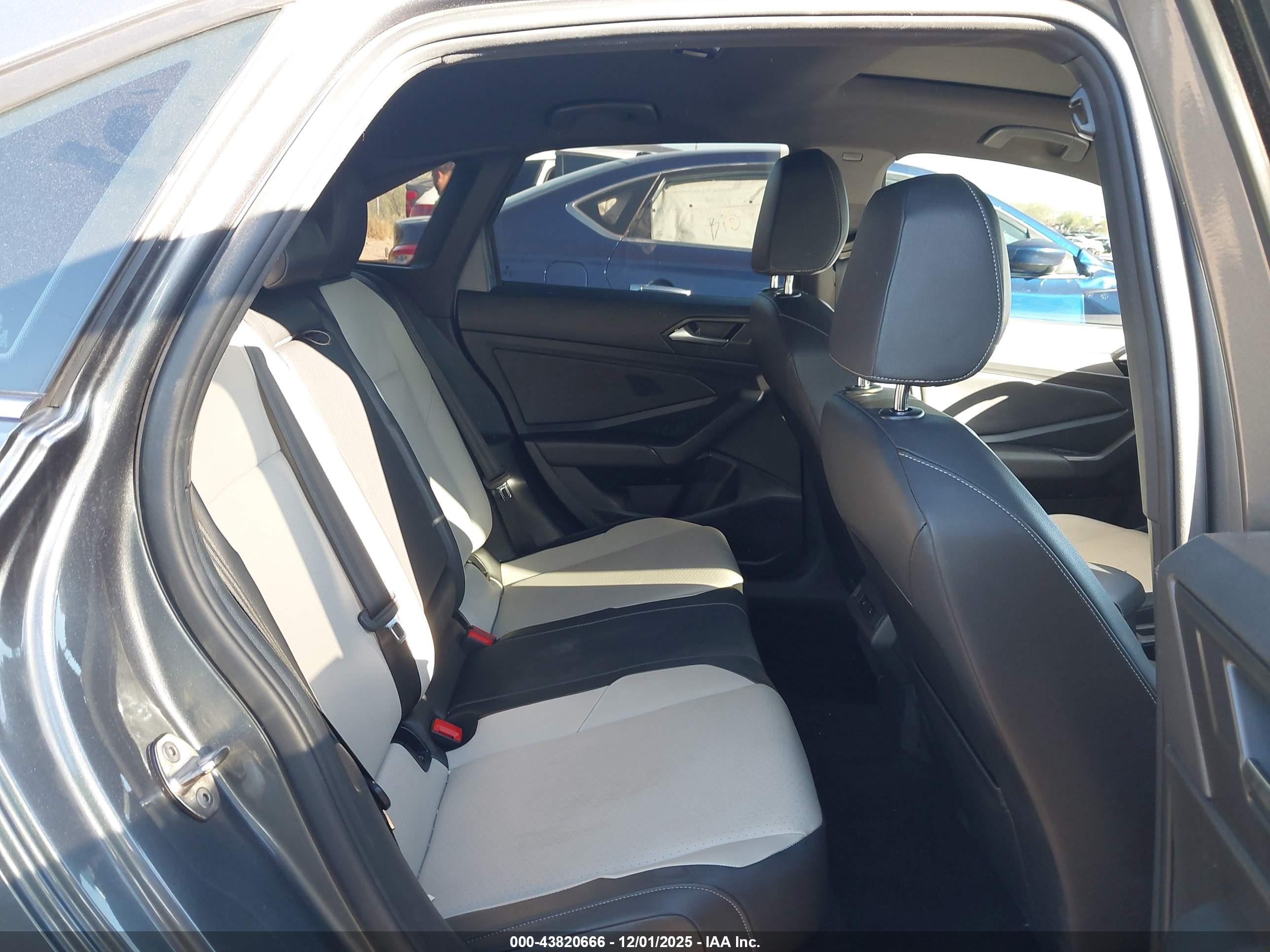 VOLKSWAGEN JETTA image 8