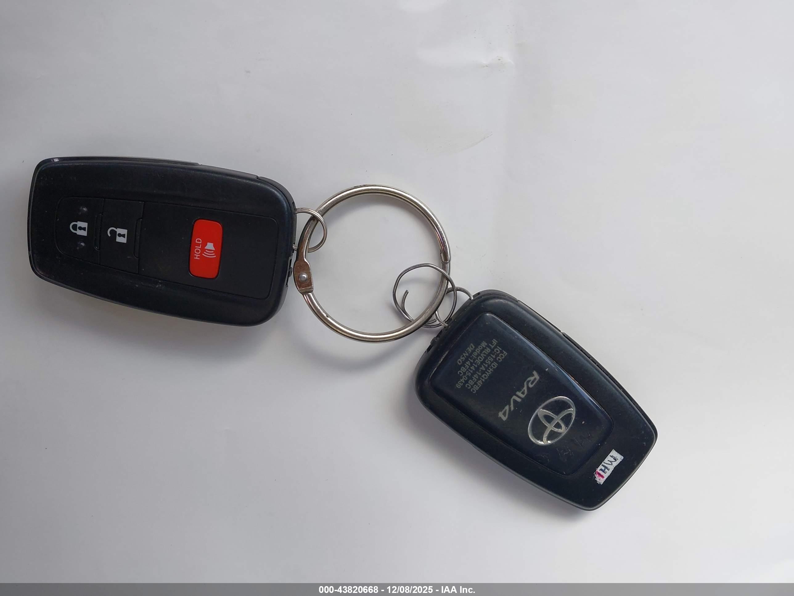TOYOTA RAV4 image 11