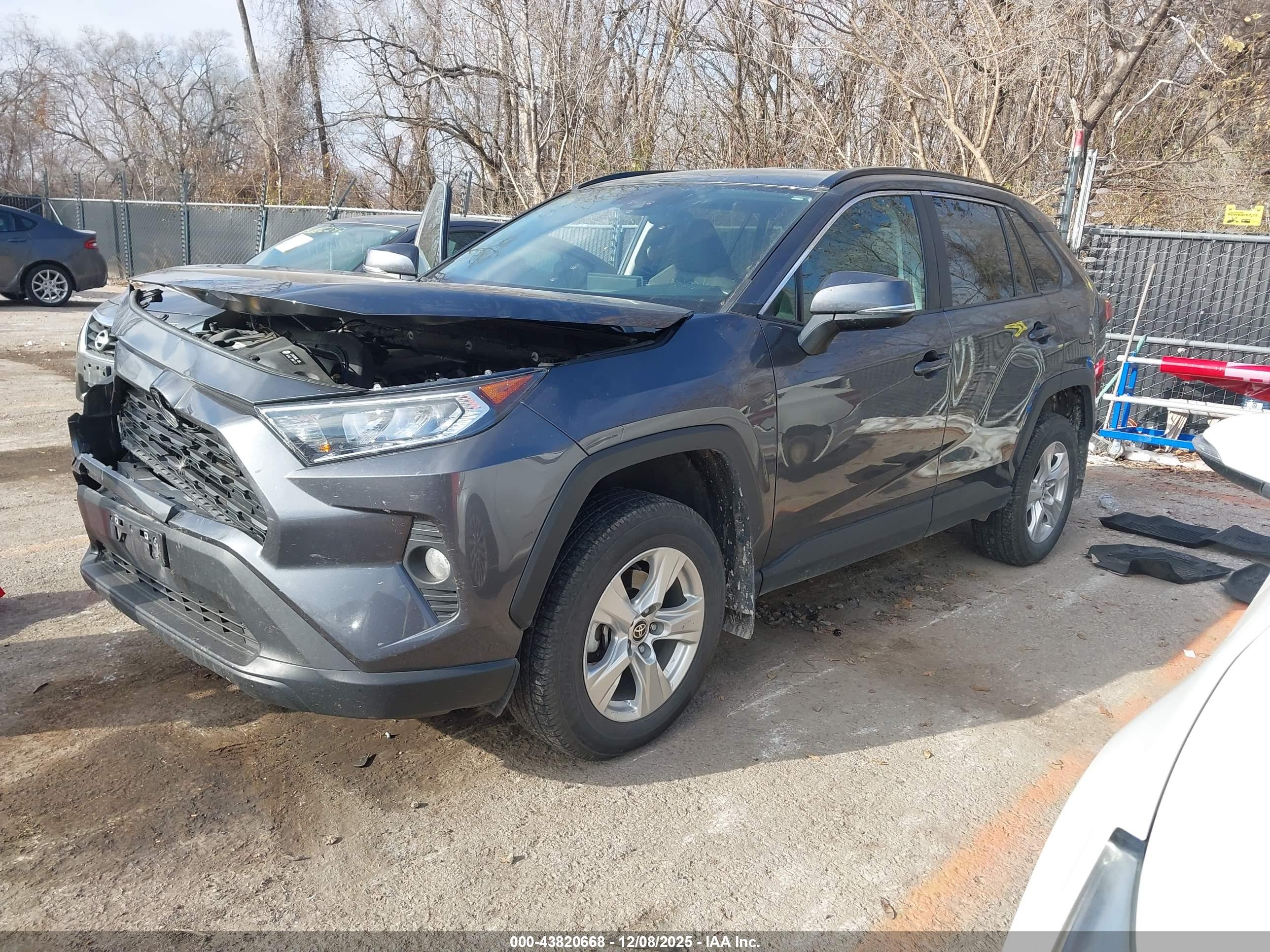 TOYOTA RAV4 image 2