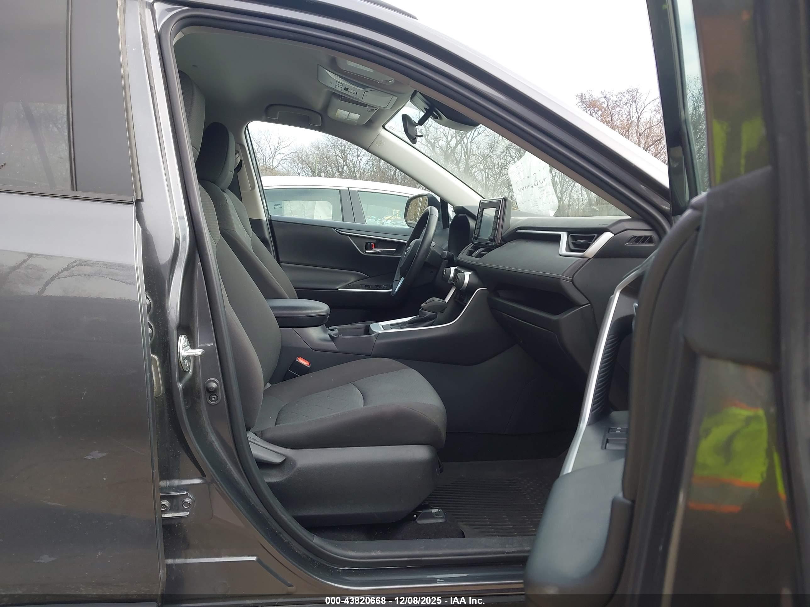 TOYOTA RAV4 image 5