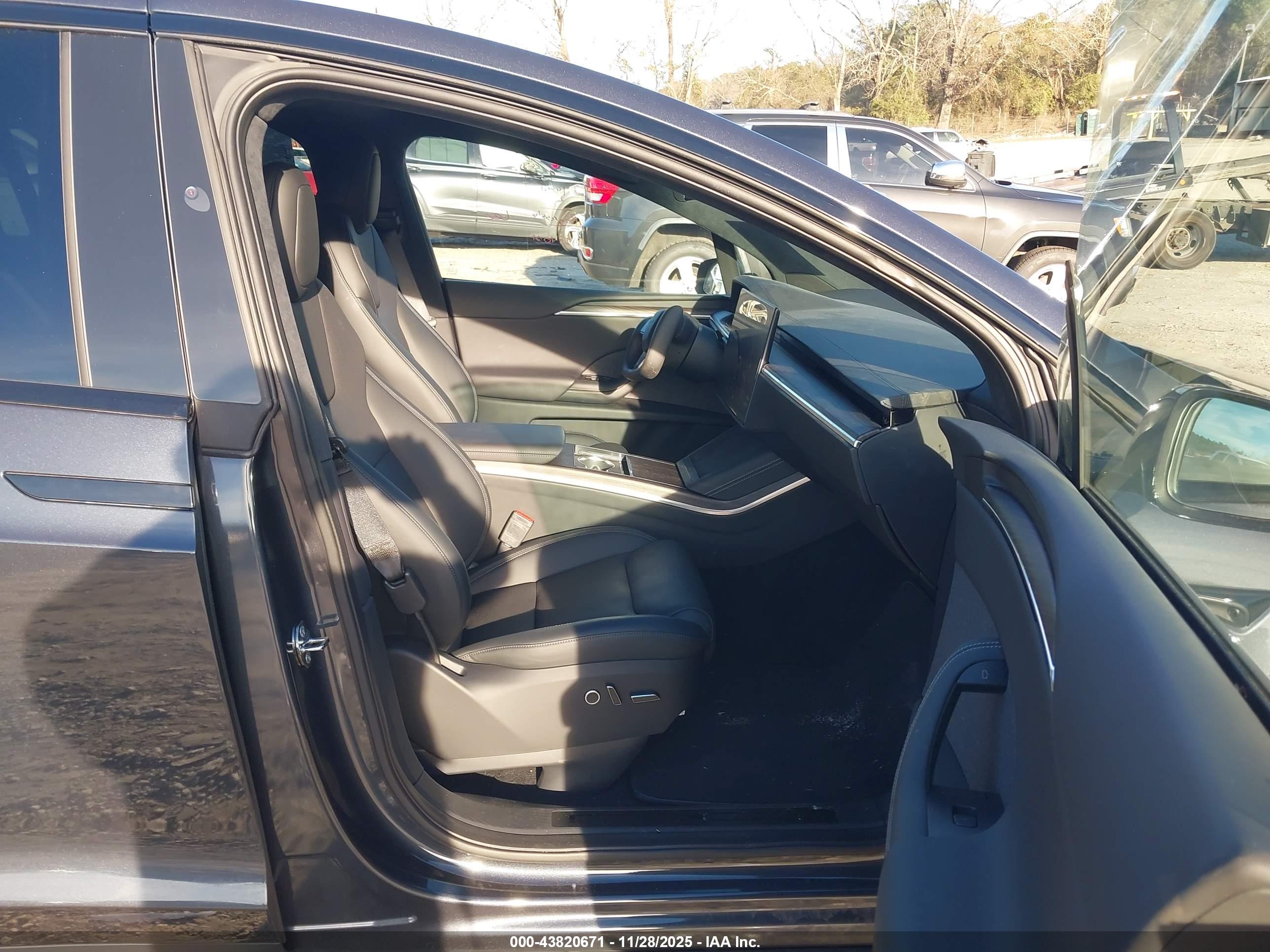 TESLA MODEL image 5