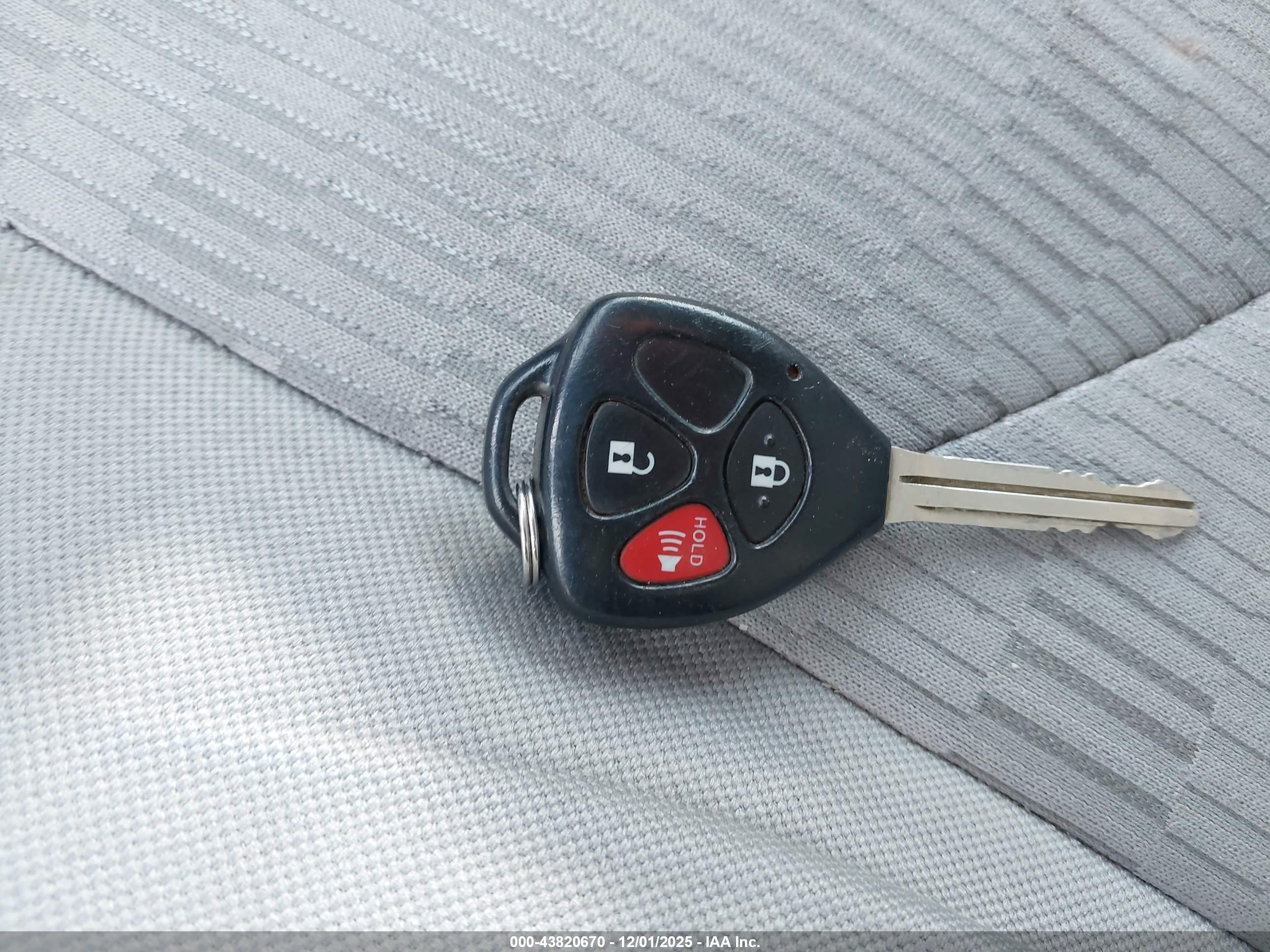 TOYOTA RAV4 image 11