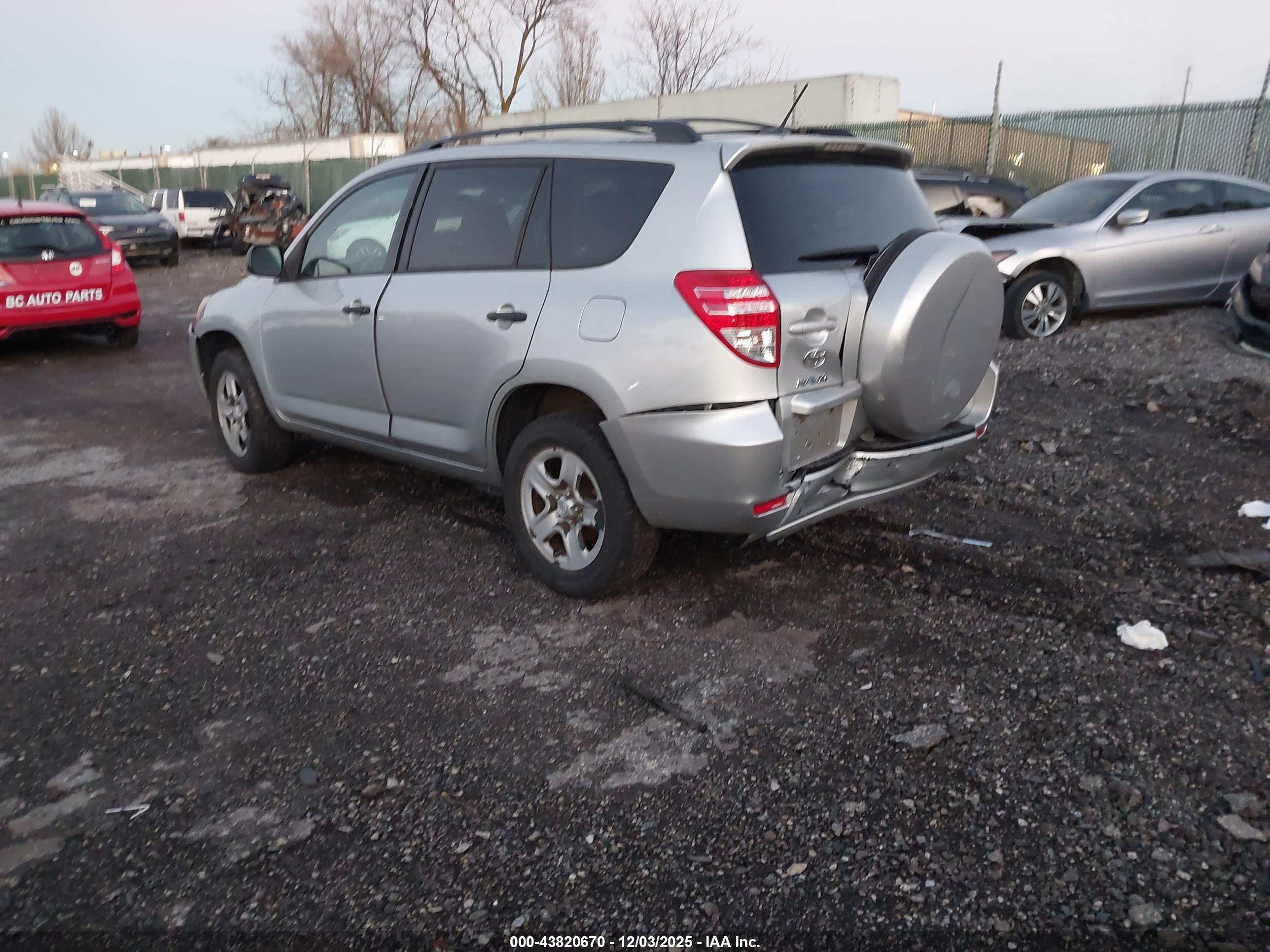 TOYOTA RAV4 image 3