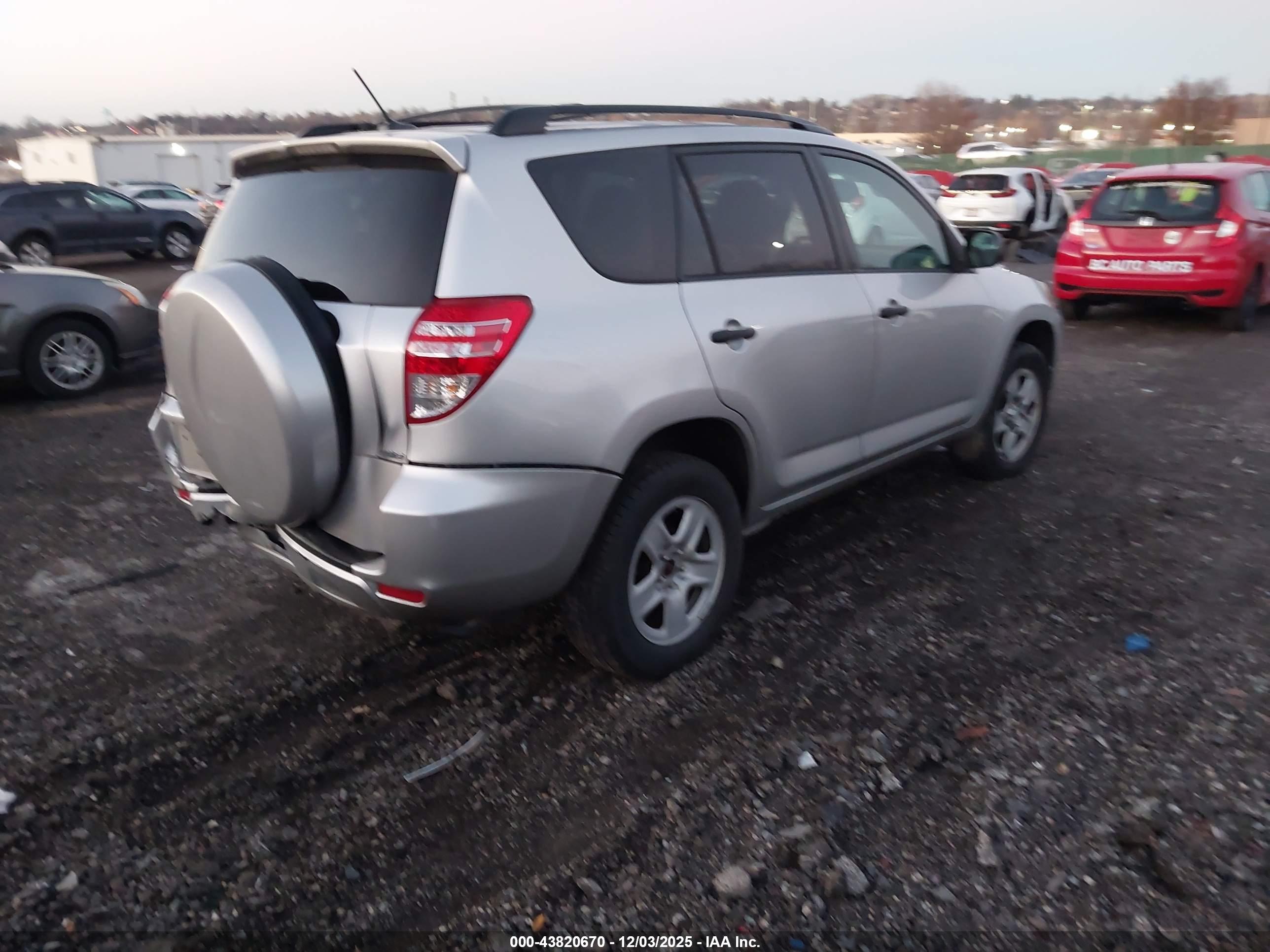 TOYOTA RAV4 image 4