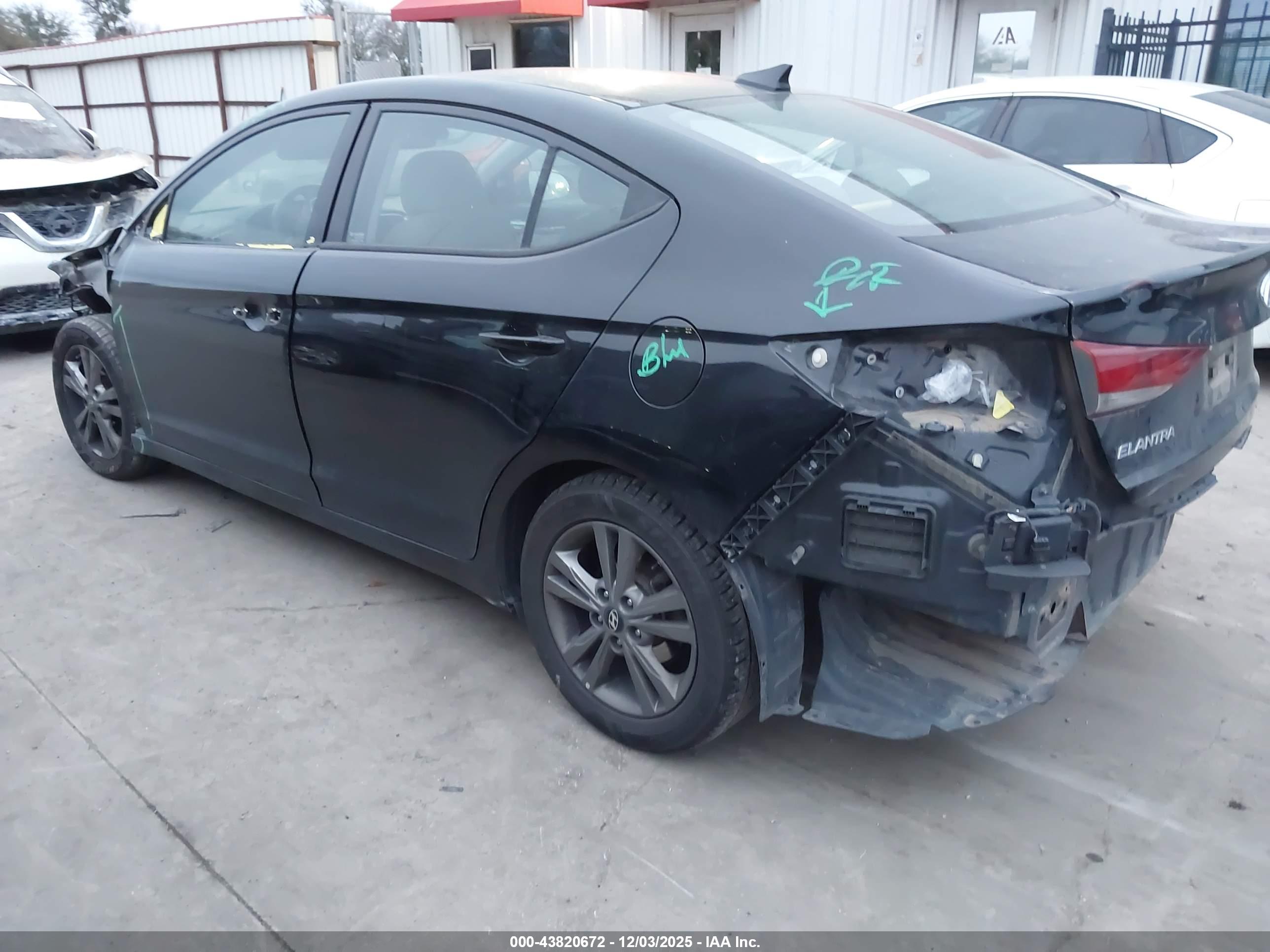 HYUNDAI ELANTRA image 3