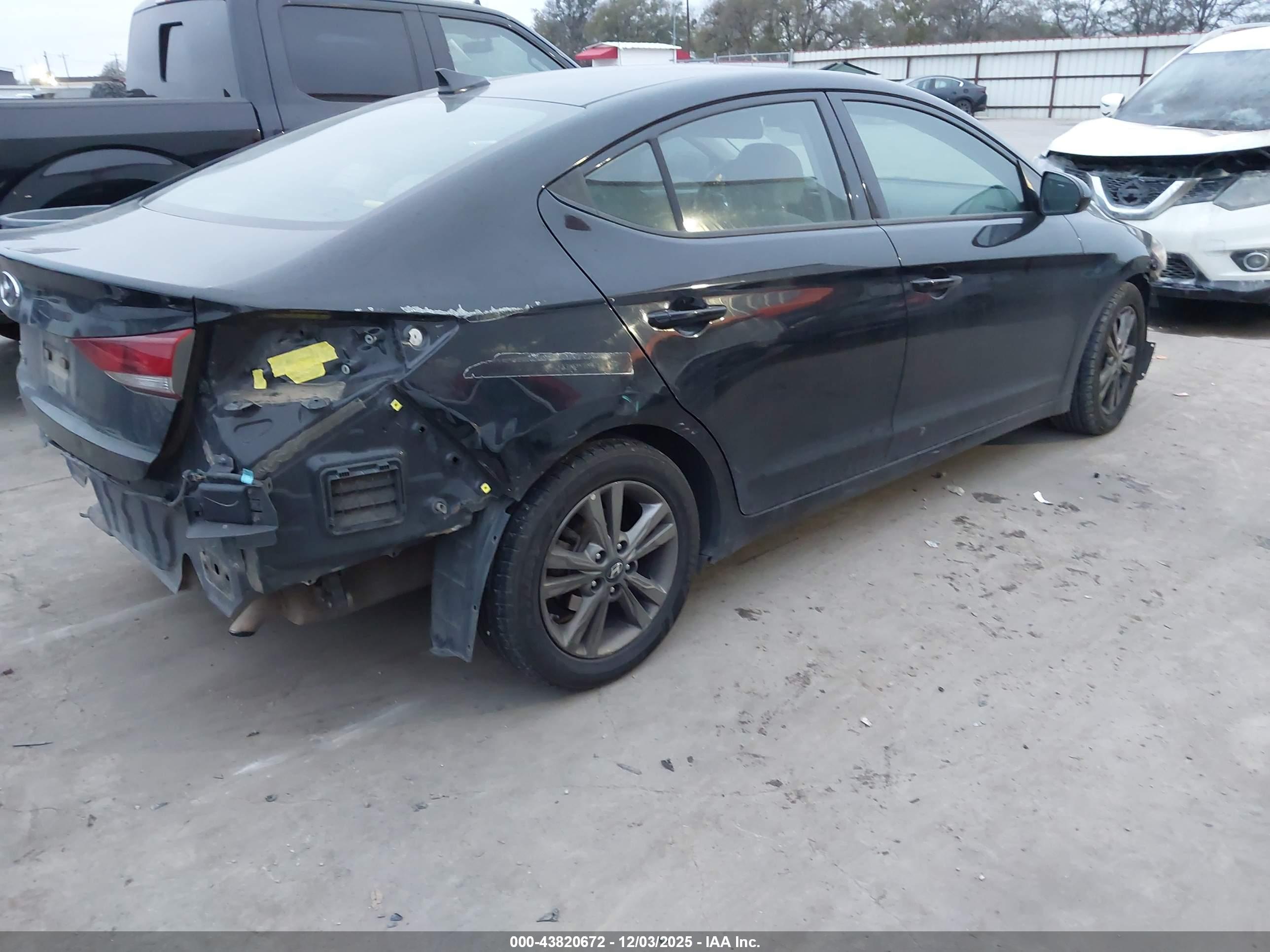 HYUNDAI ELANTRA image 4