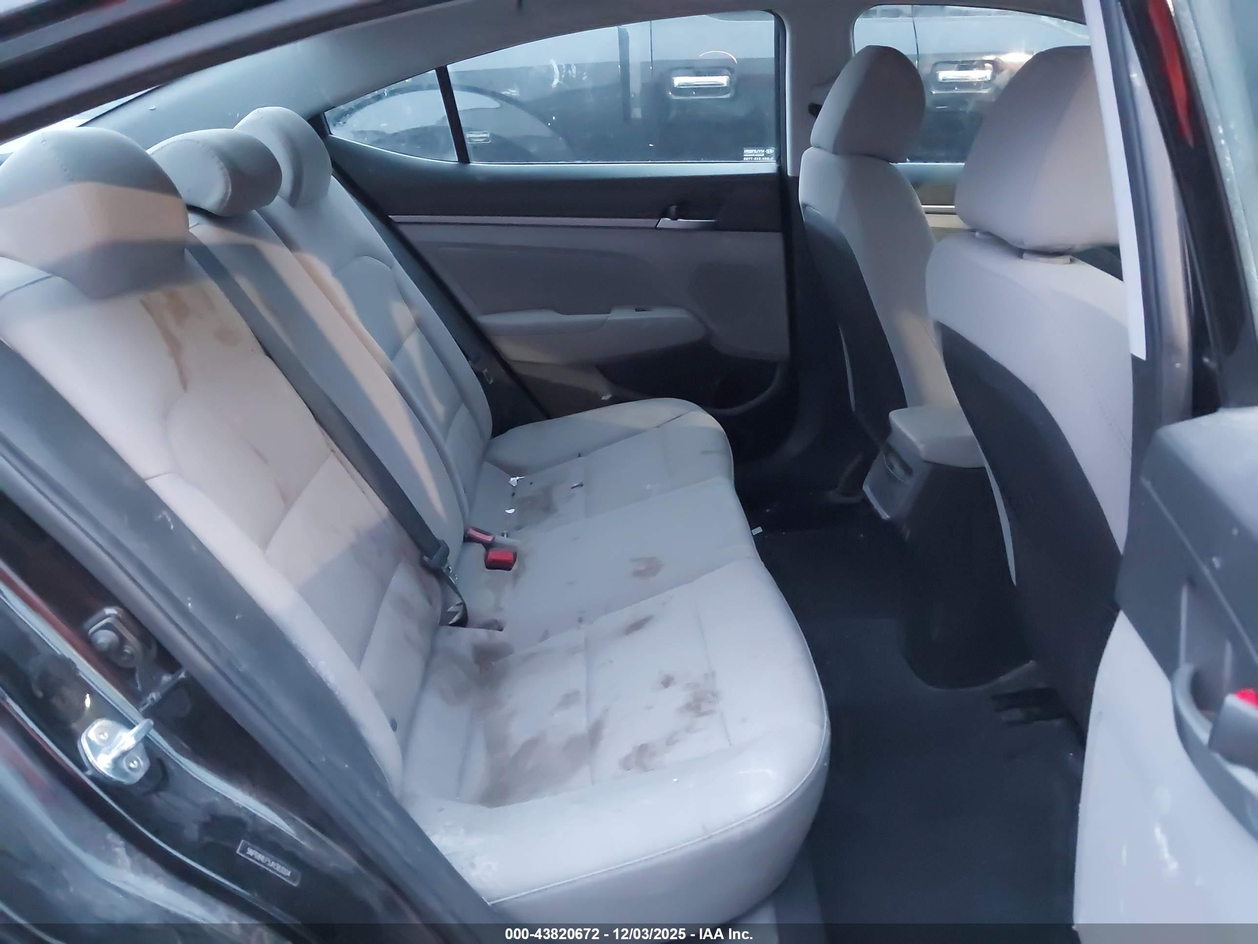 HYUNDAI ELANTRA image 8