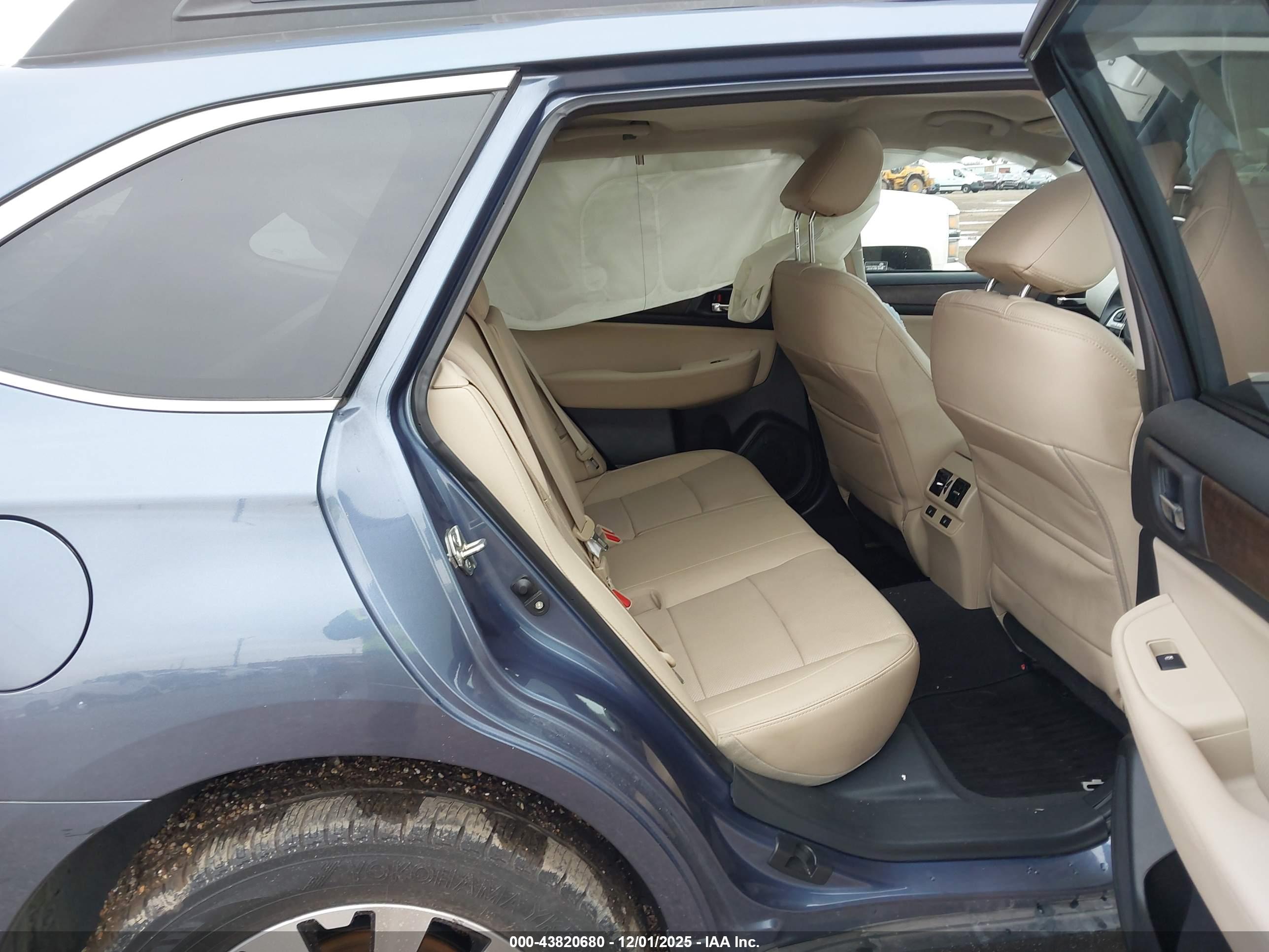 SUBARU OUTBACK image 8