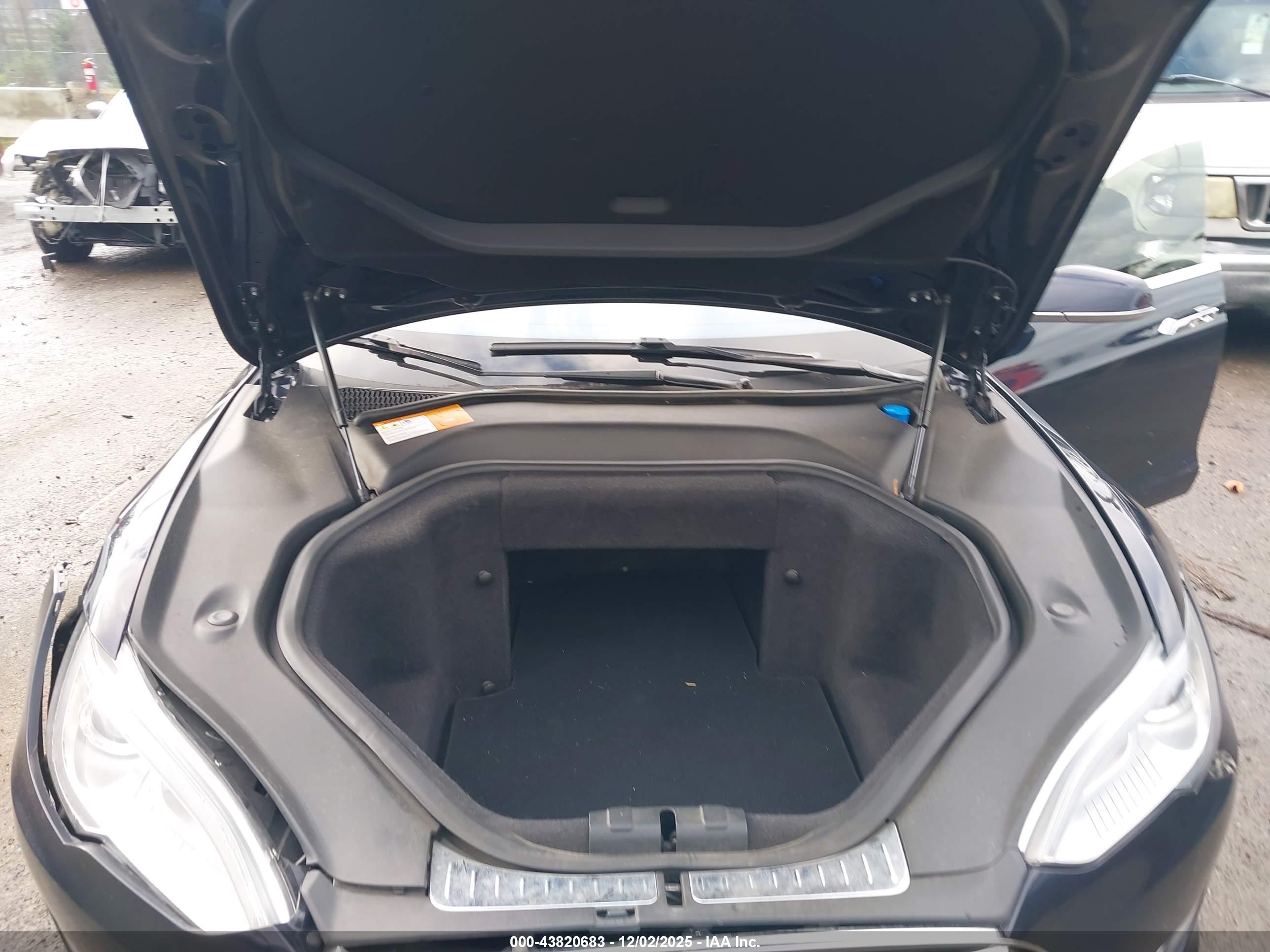 TESLA MODEL image 10