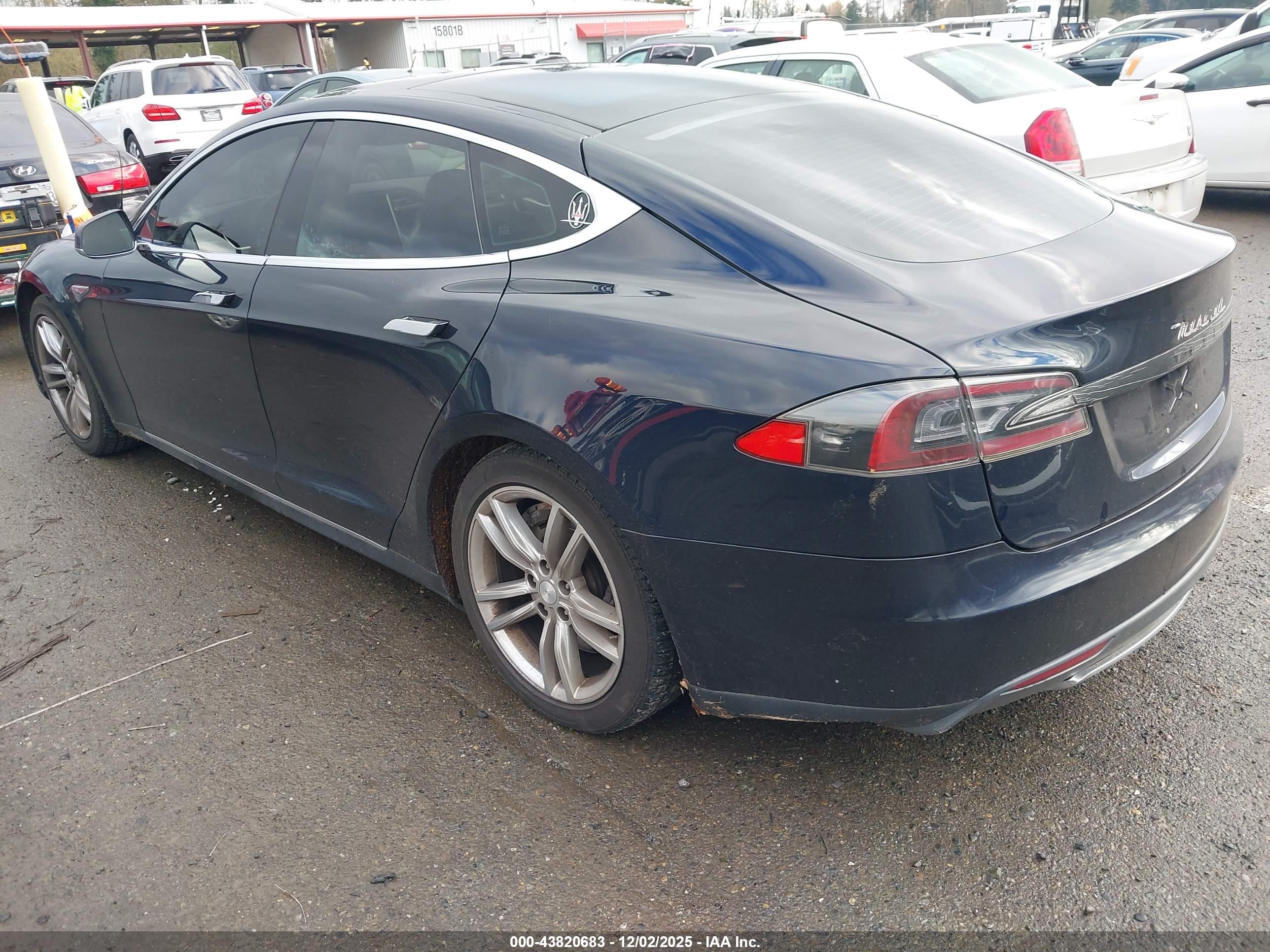 TESLA MODEL image 3