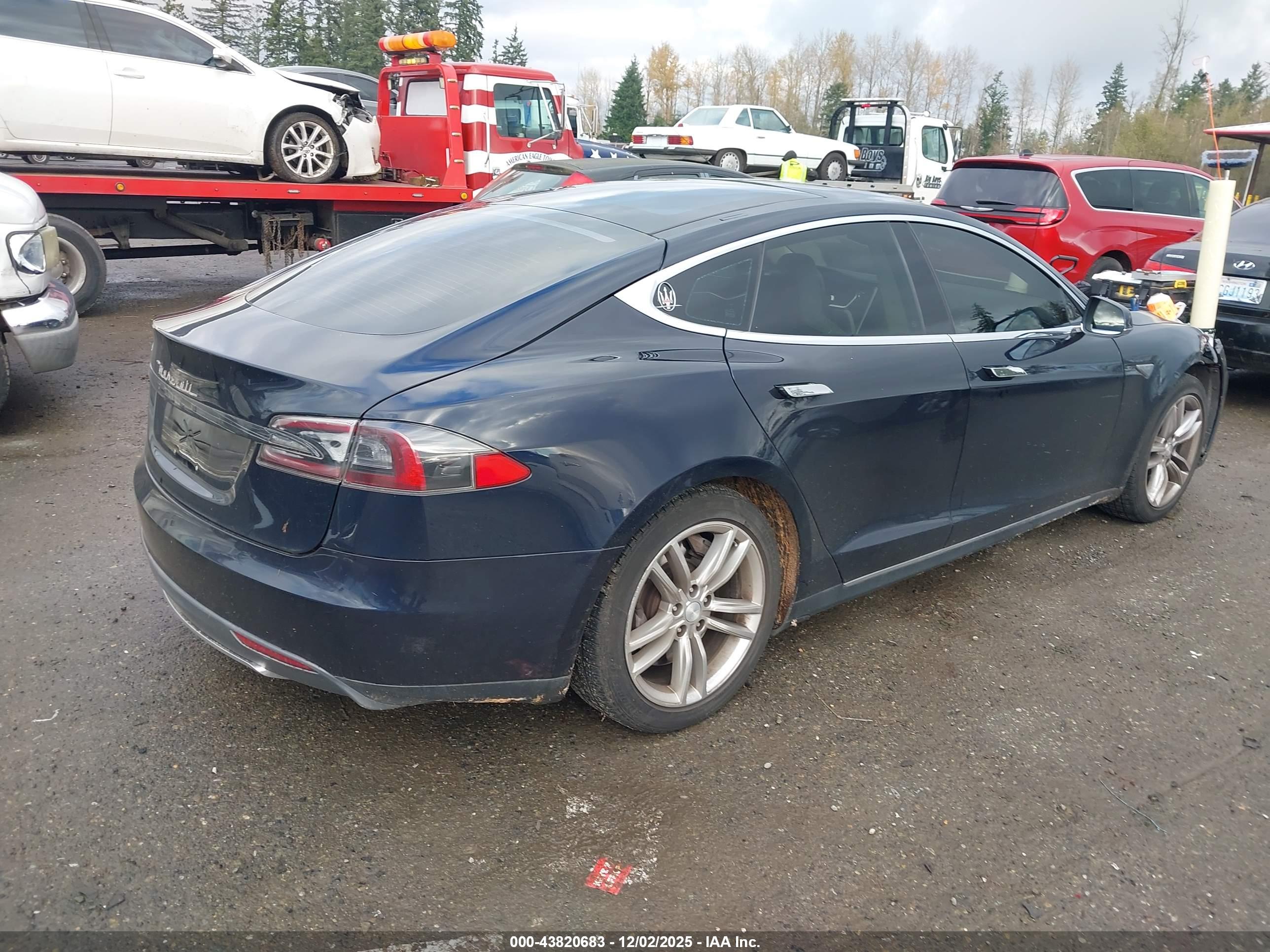 TESLA MODEL image 4