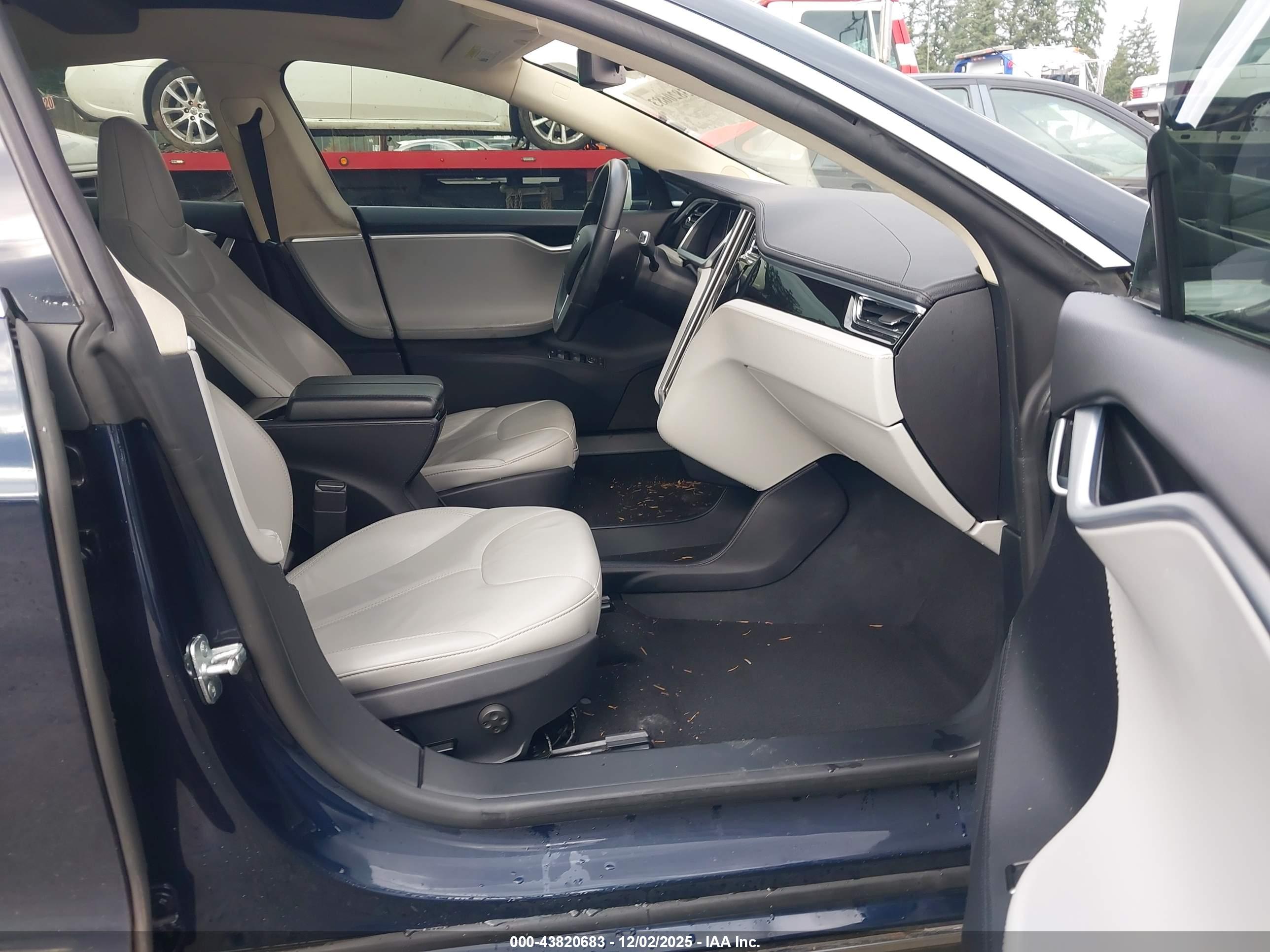 TESLA MODEL image 5