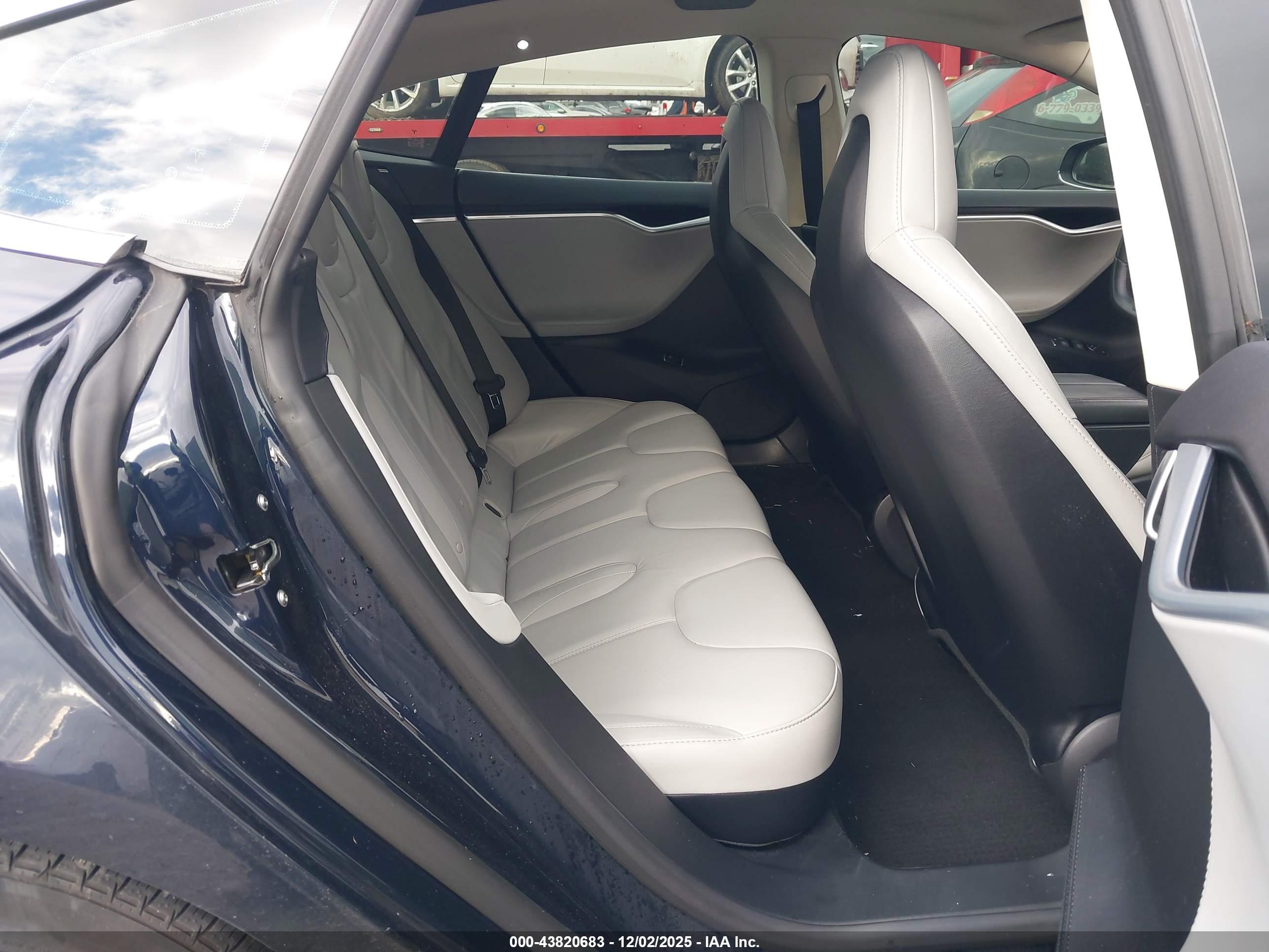 TESLA MODEL image 8